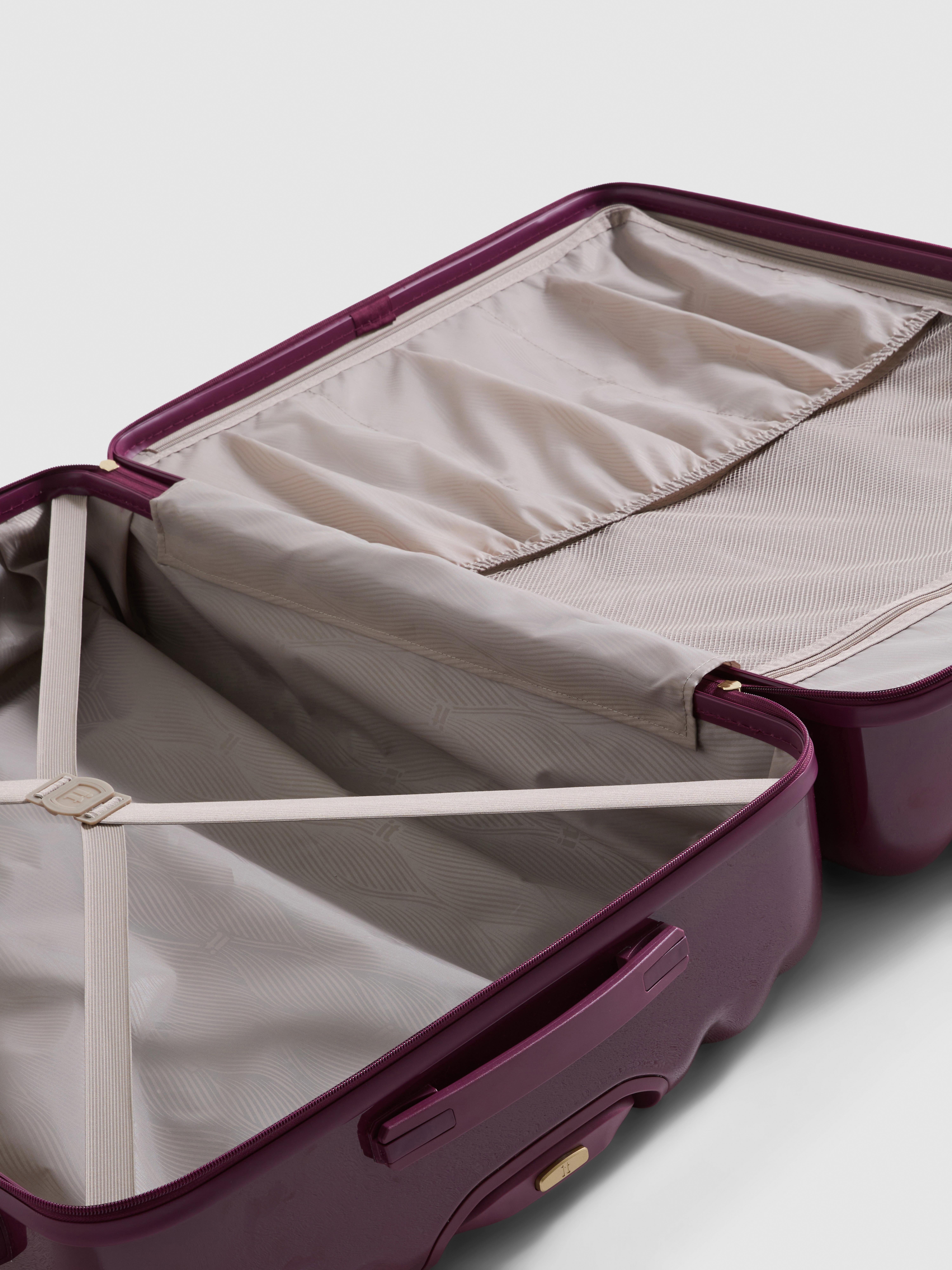 it Luggage Scalloped Hard-Shell Suitcase