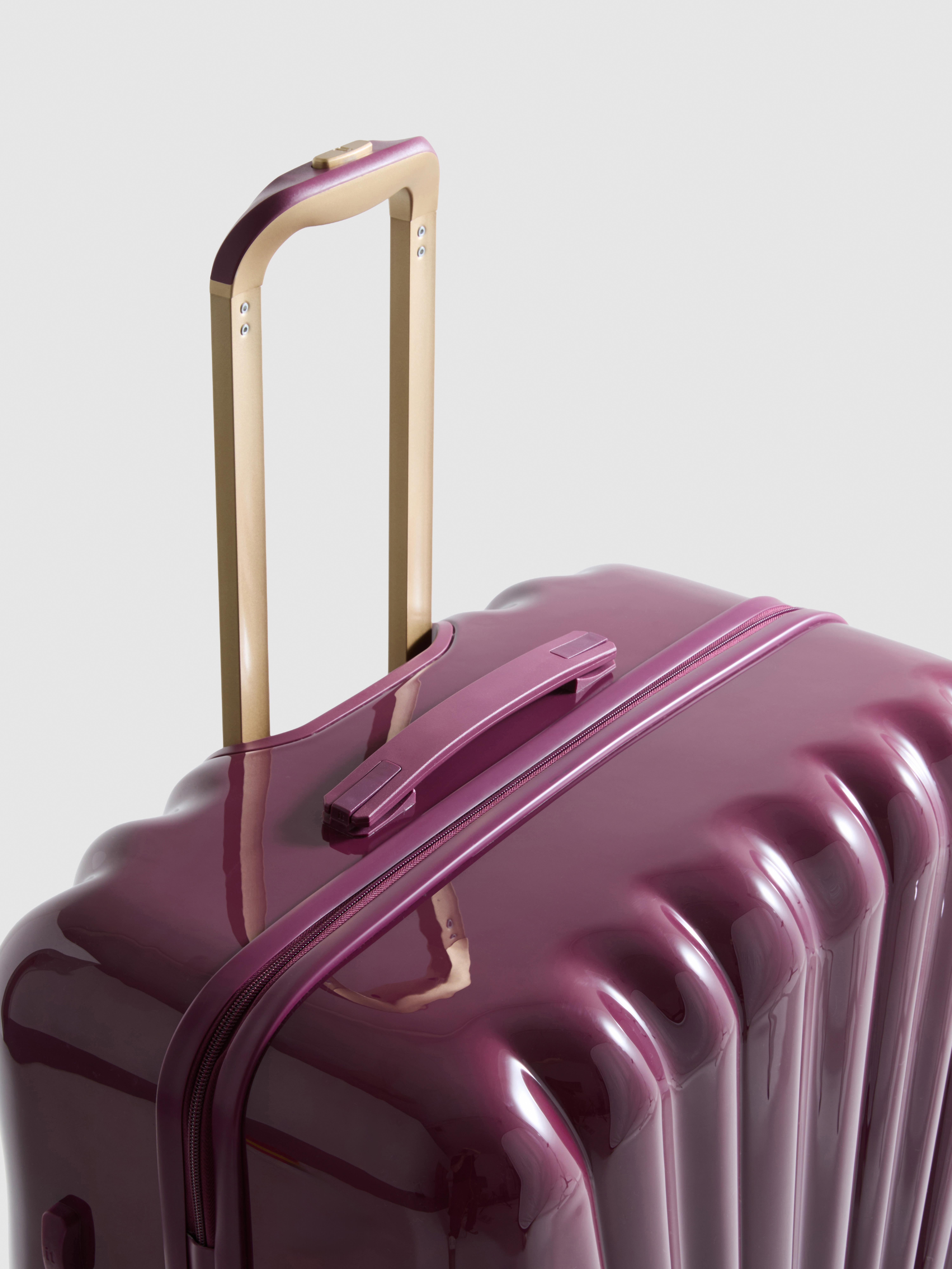 it Luggage Scalloped Hard-Shell Suitcase