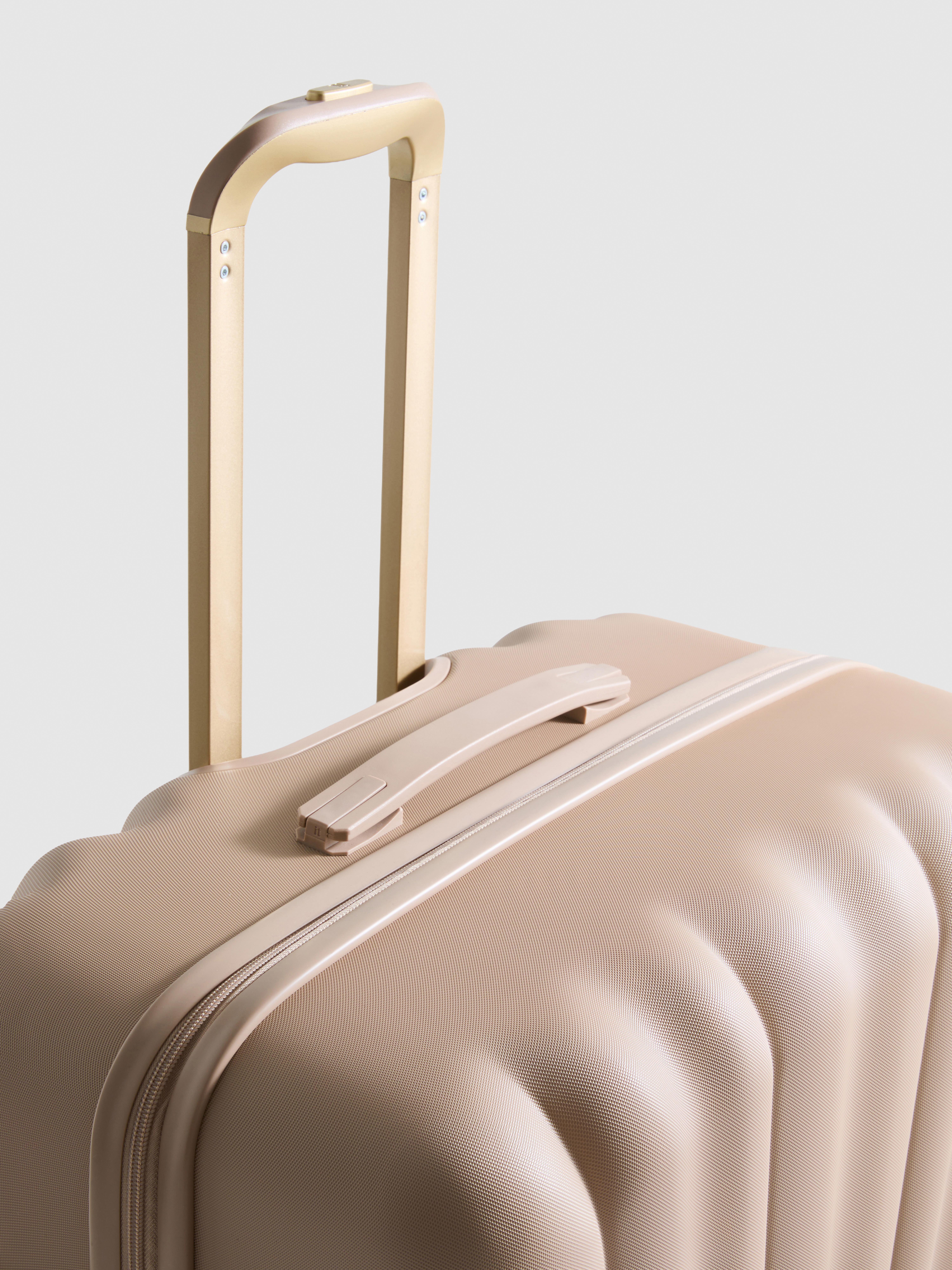 „it Luggage“ Hartschalenkoffer mit Muschelrand