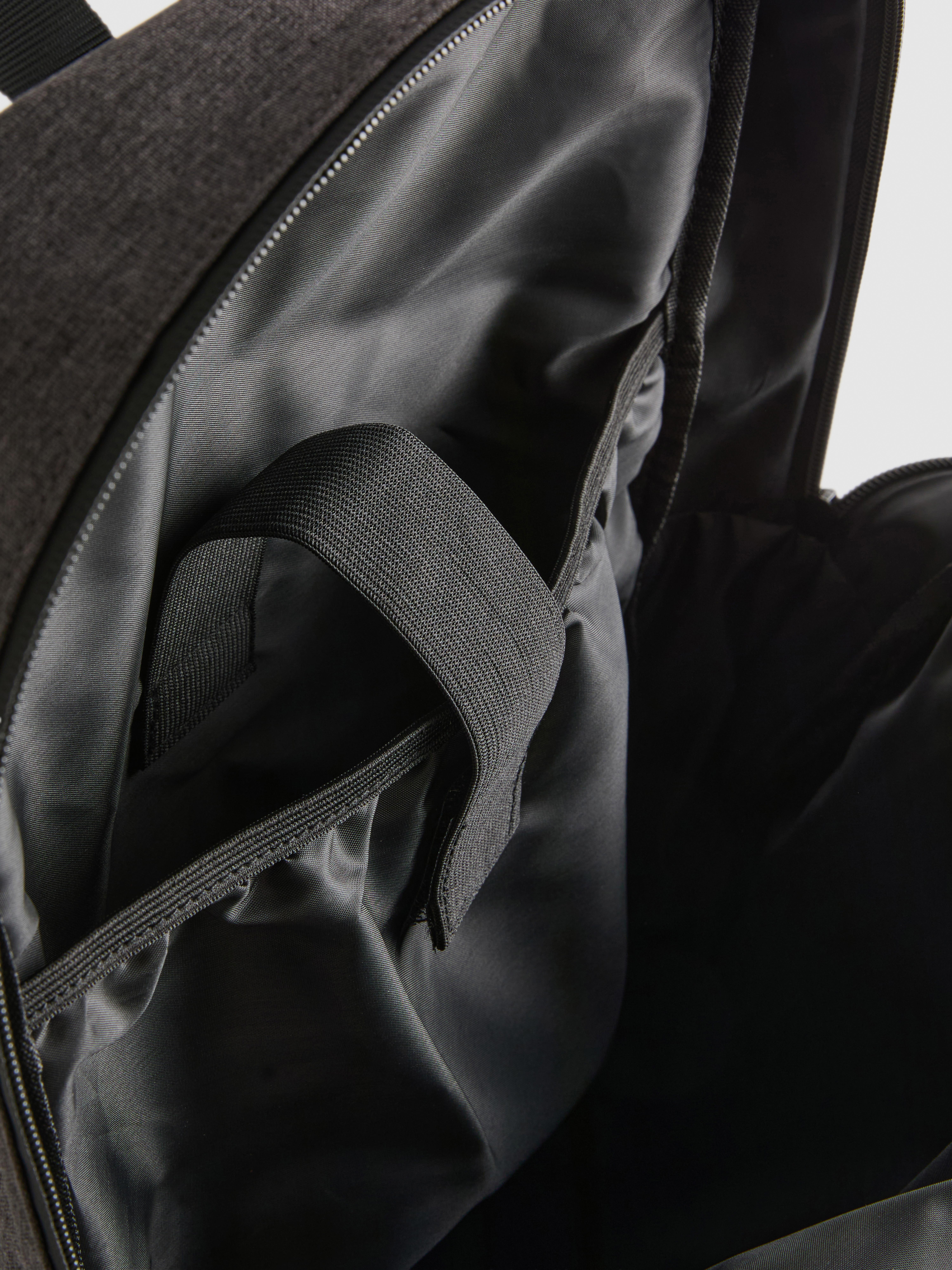 Strukturierter Rucksack mit Reißverschluss