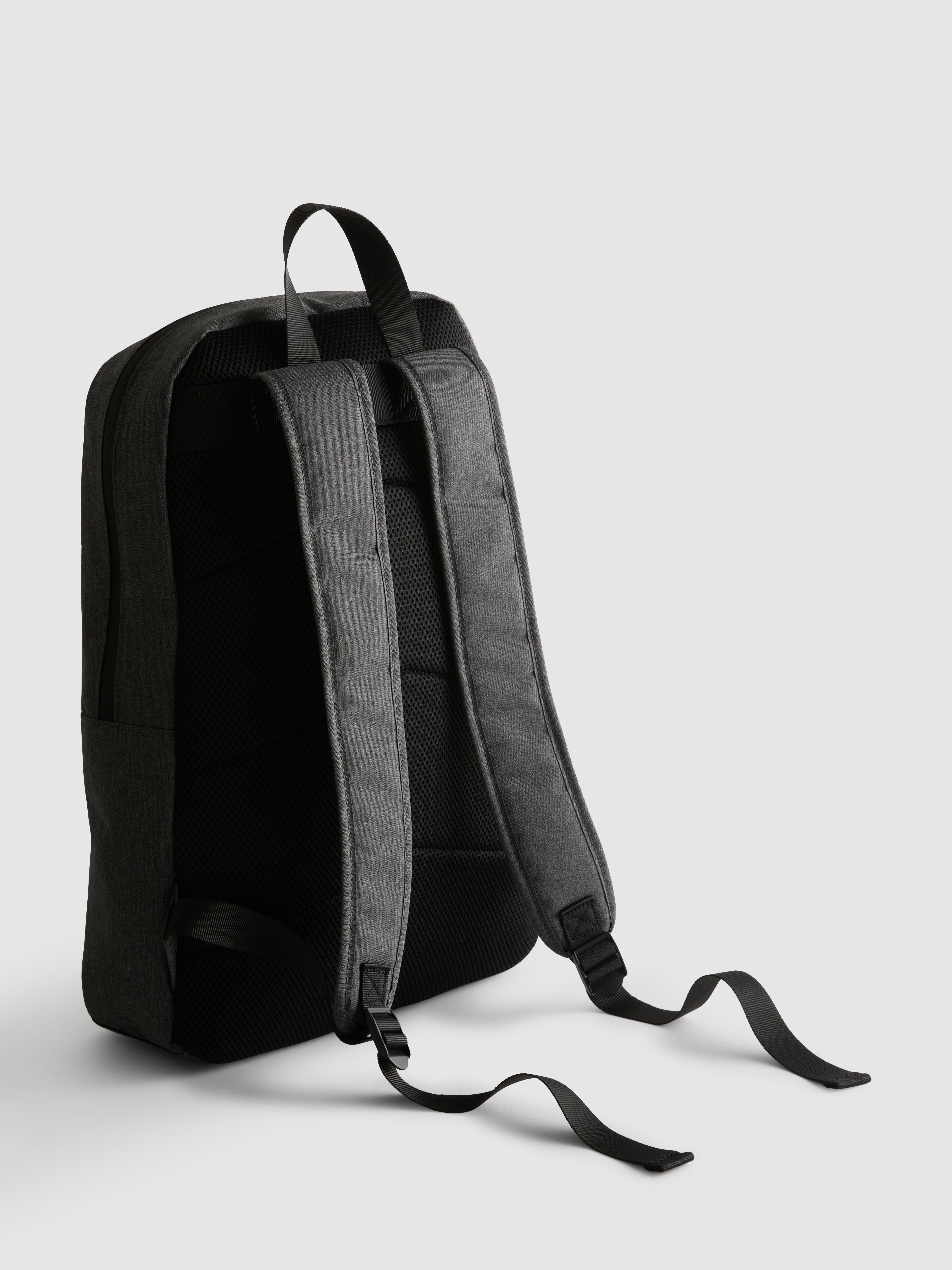 Strukturierter Rucksack mit Reißverschluss