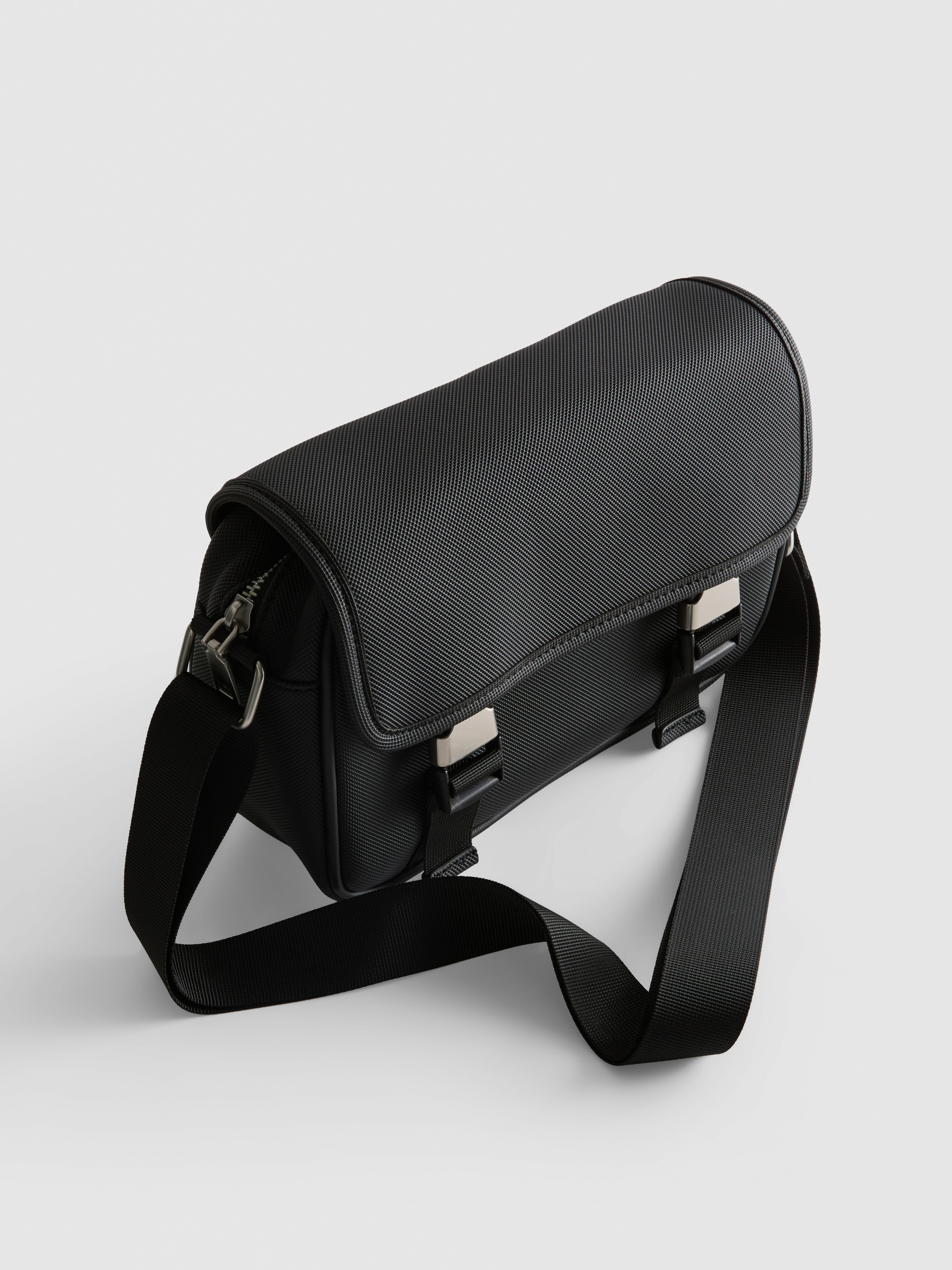 Crossbody kabelka s přezkou The Edit
