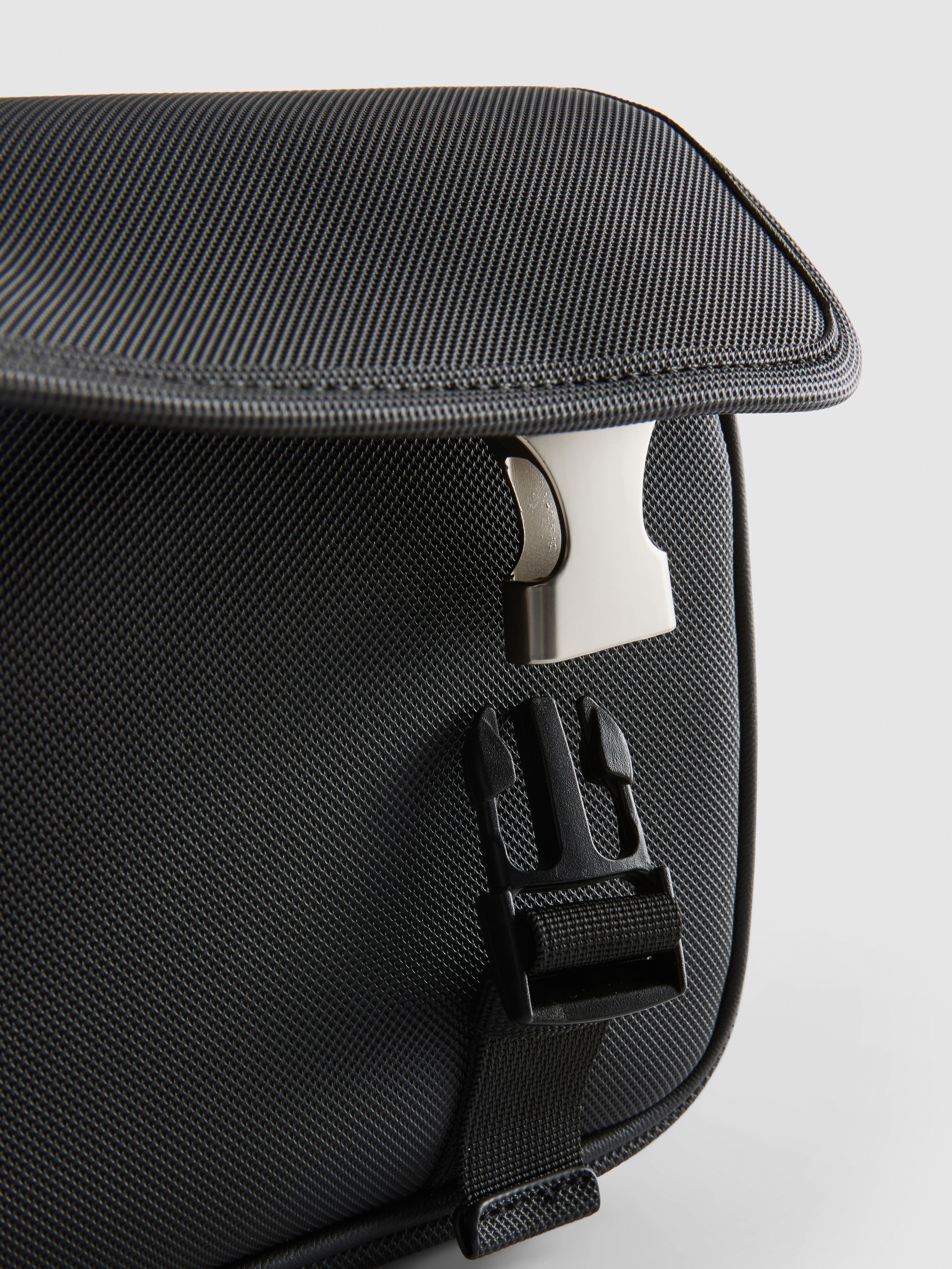 Crossbody kabelka s přezkou The Edit