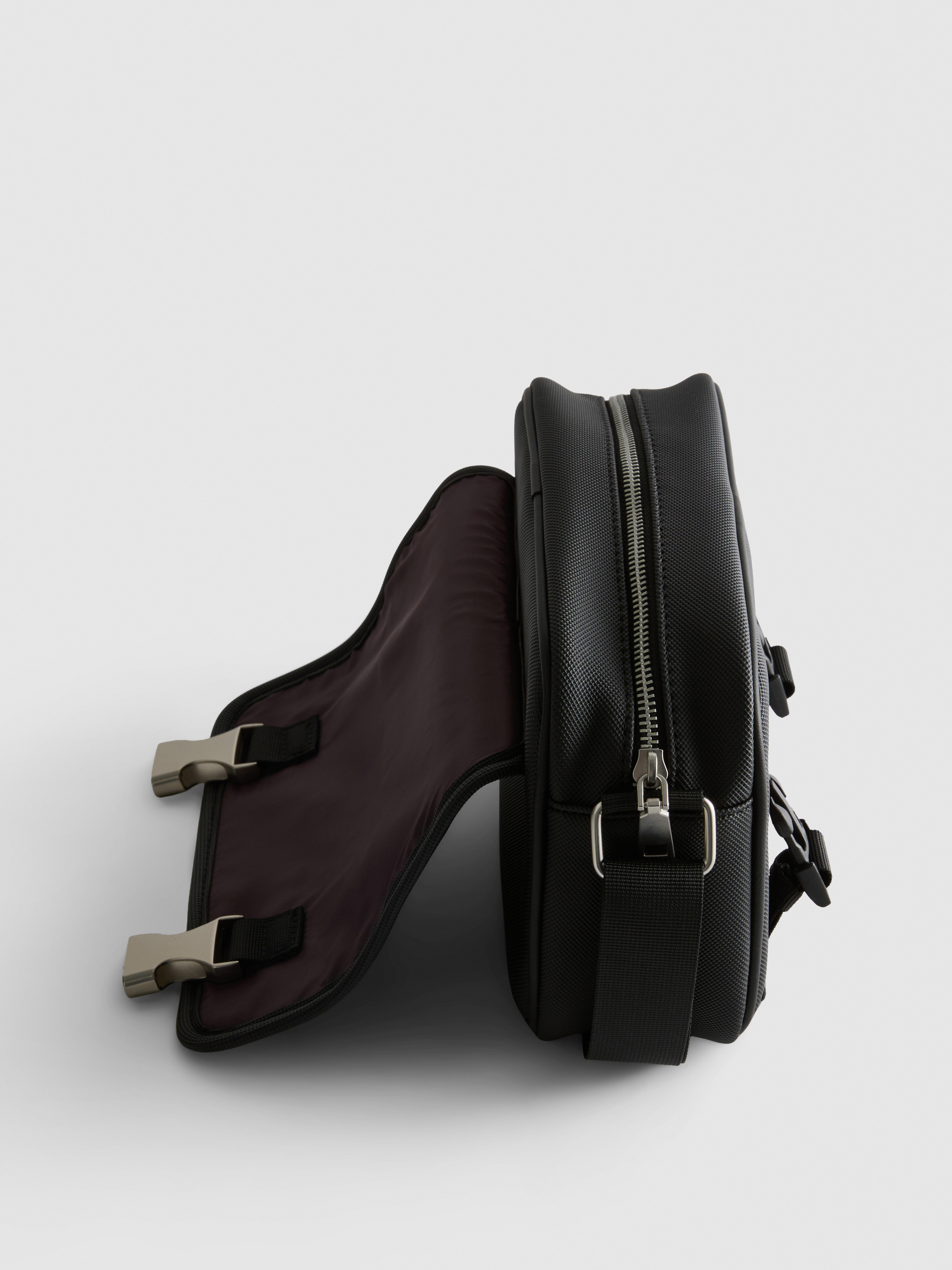 Crossbody kabelka s přezkou The Edit