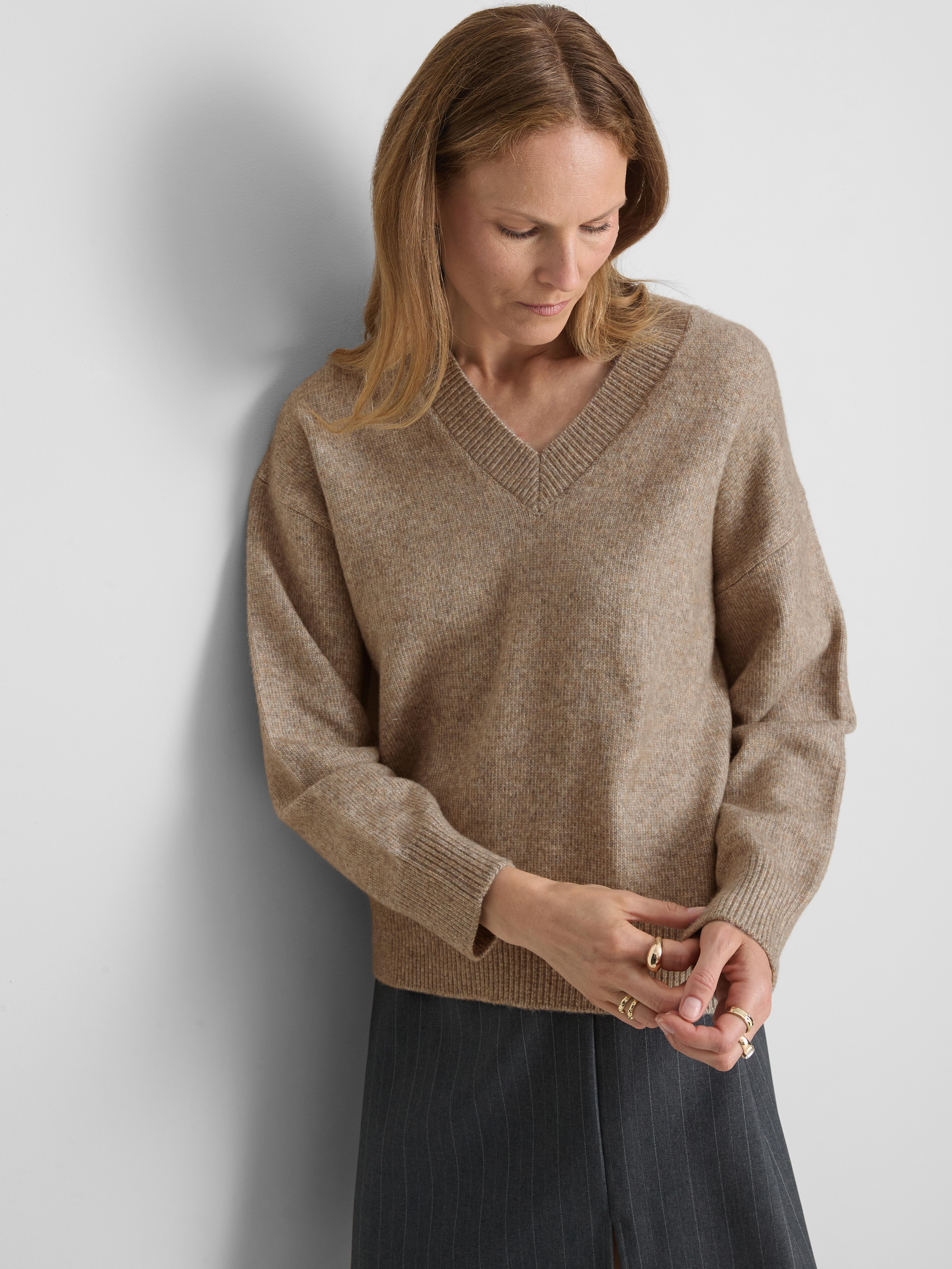 Knitted V-Neck Sweater Oatmeal