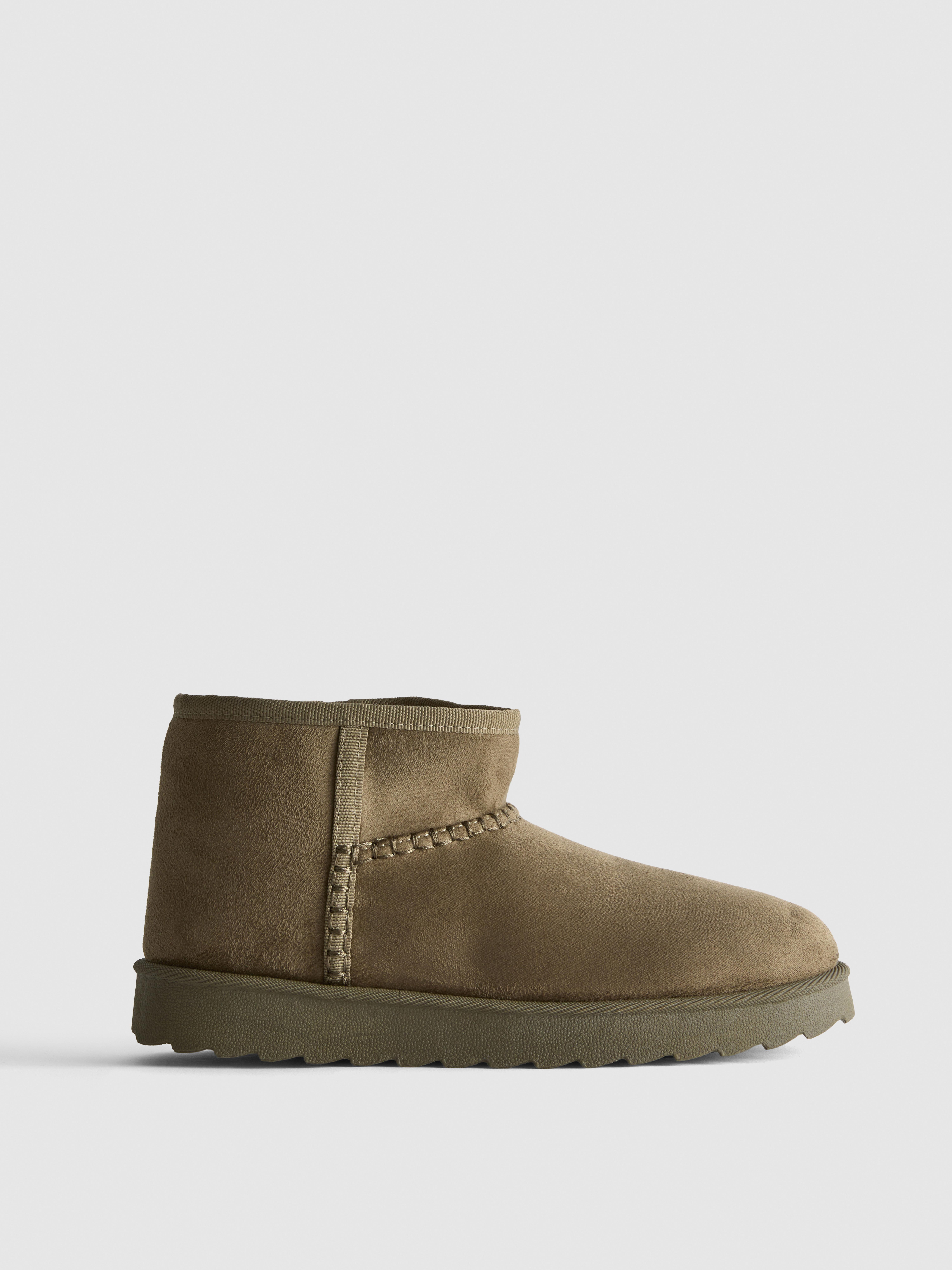 Kuschelige Stiefeletten in Wildleder-Optik