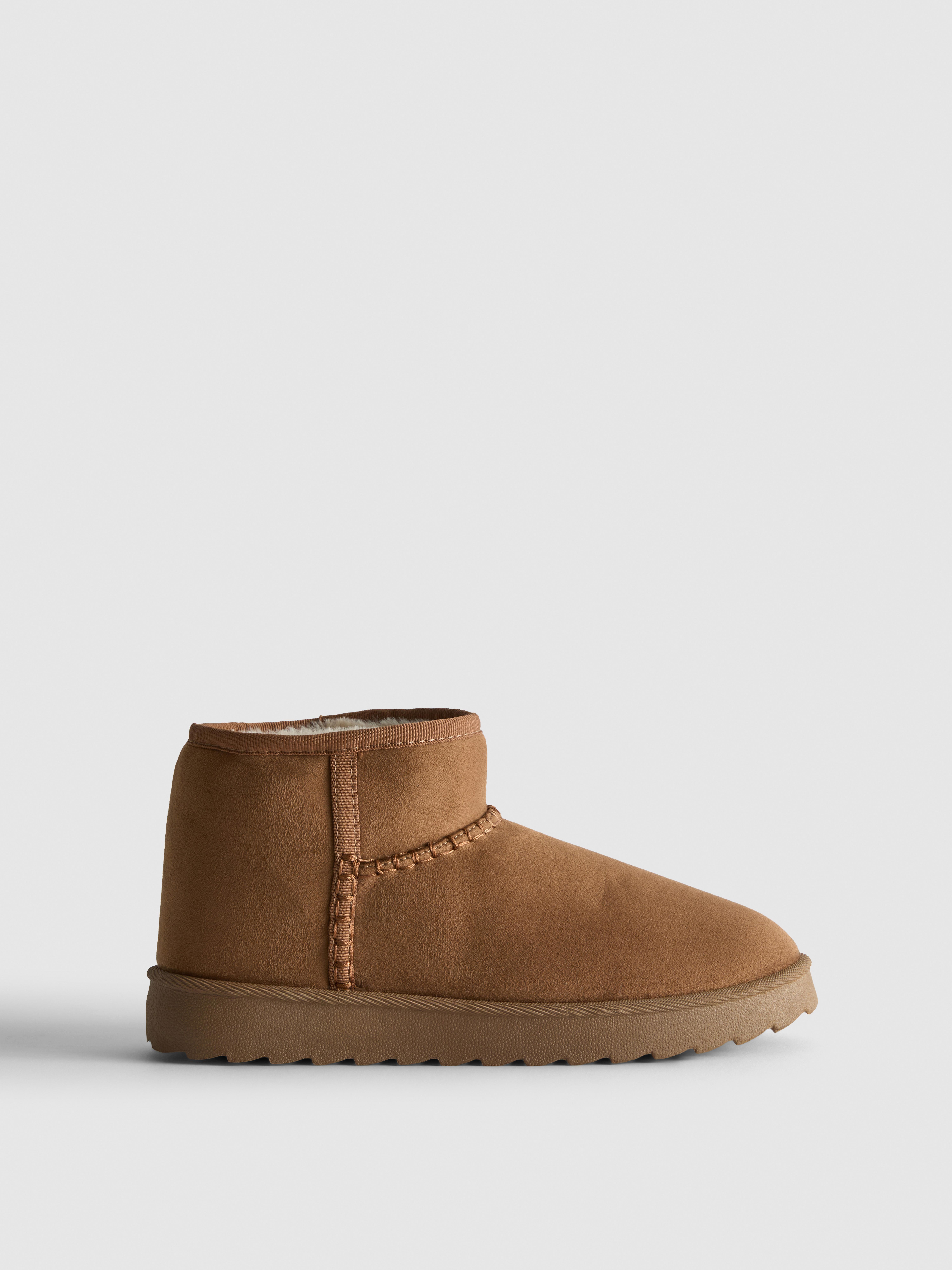 Kuschelige Stiefeletten in Wildleder-Optik