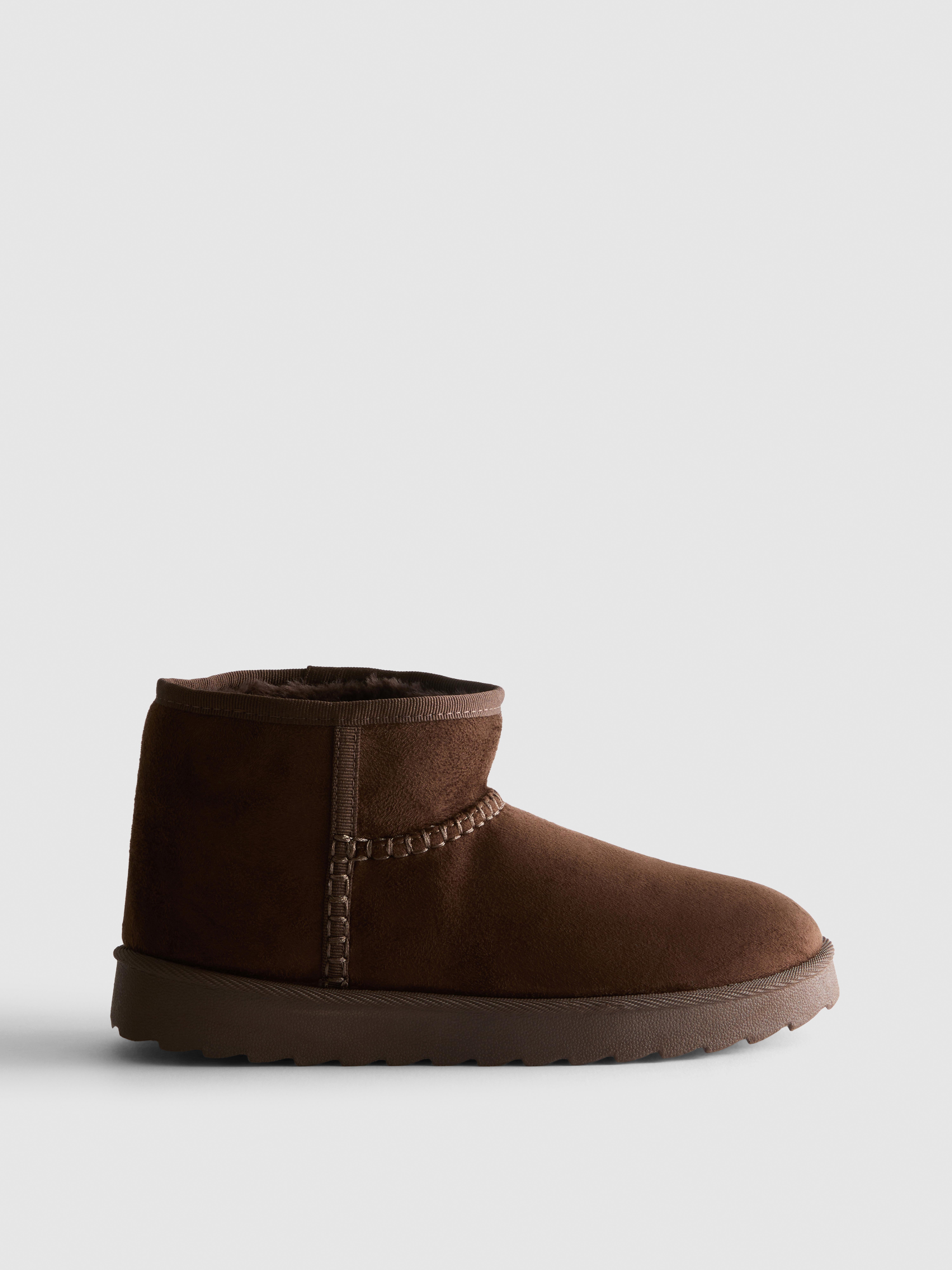Kuschelige Stiefeletten in Wildleder-Optik
