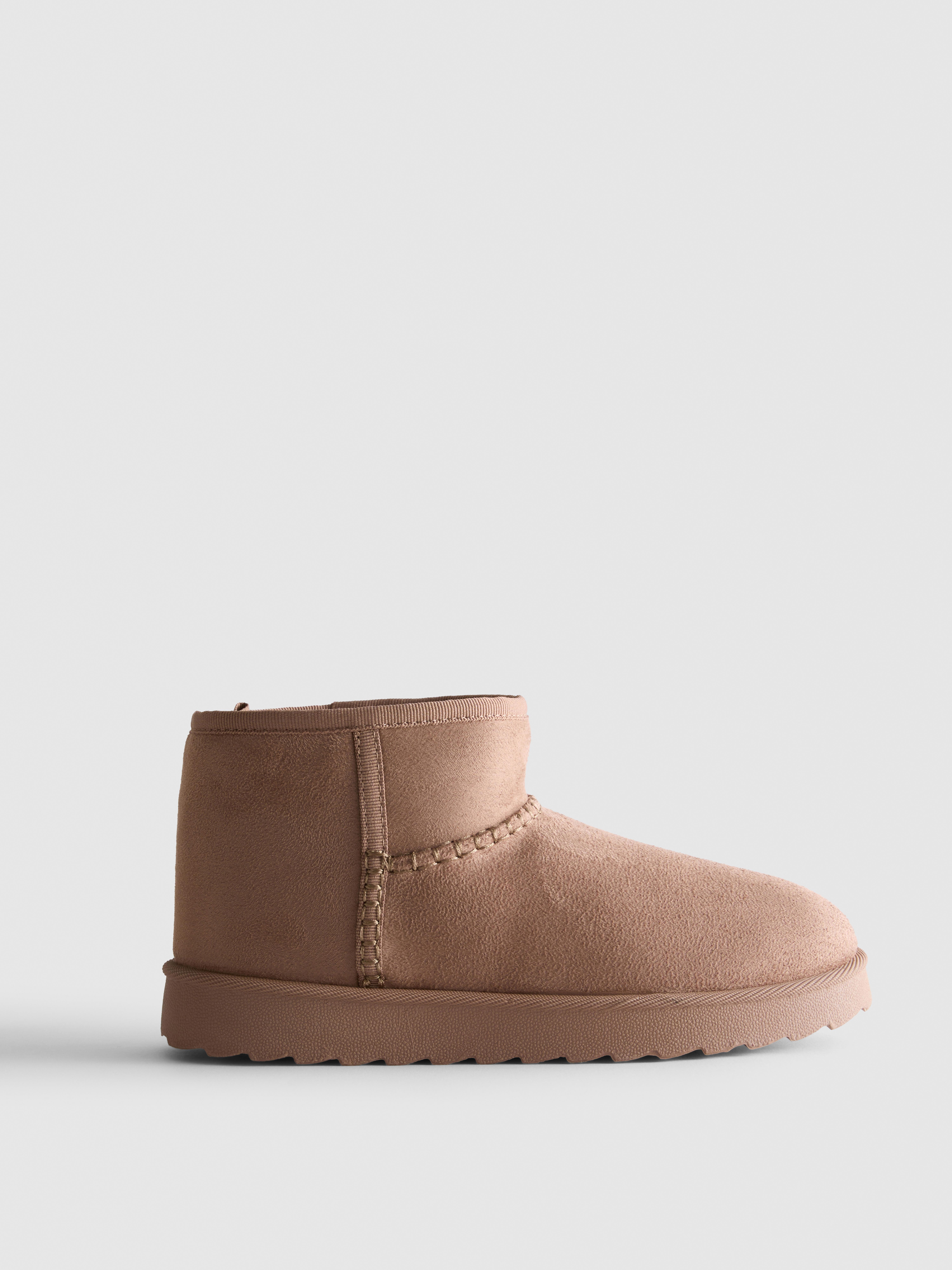 Kuschelige Stiefeletten in Wildleder-Optik