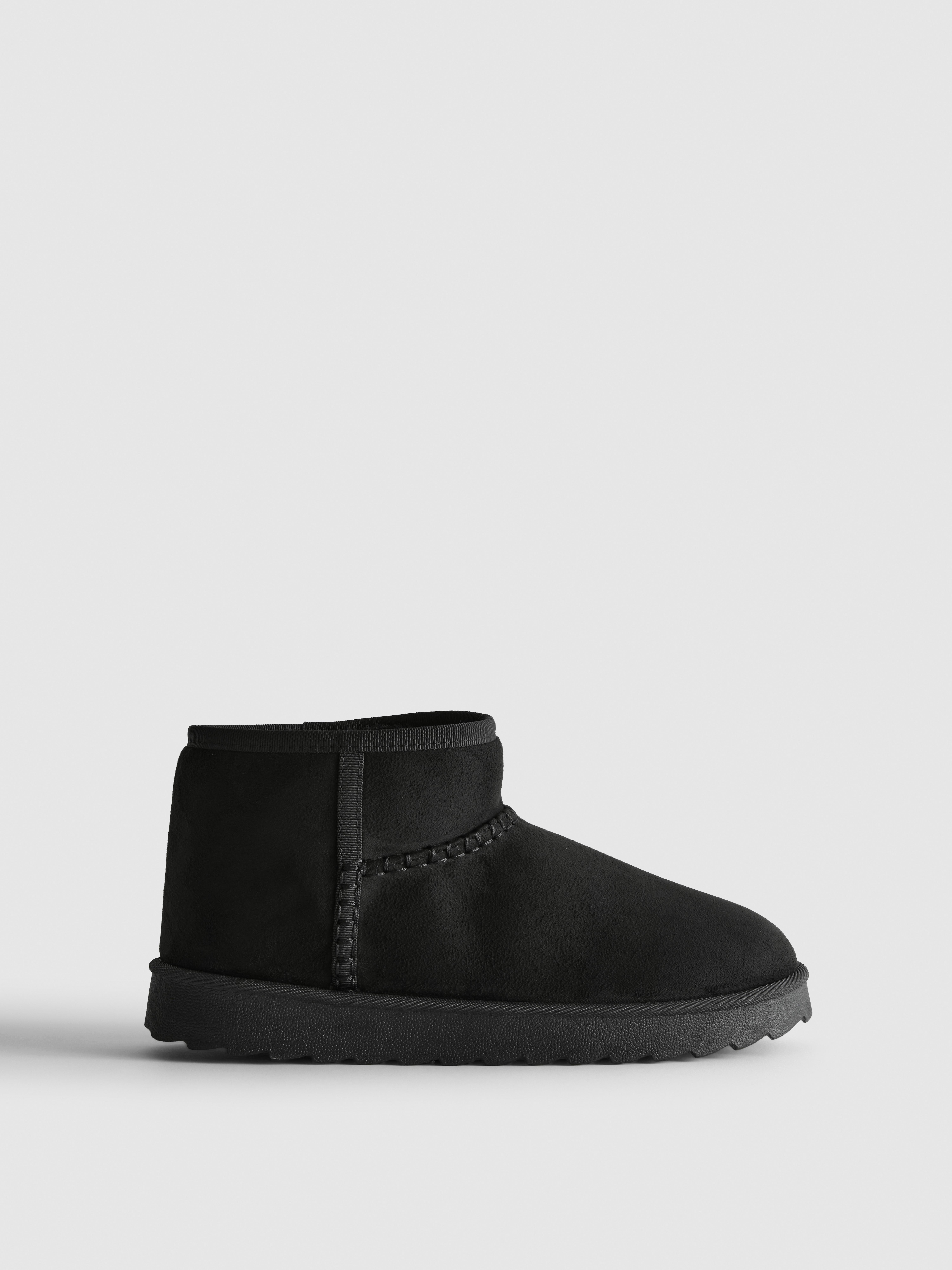 Kuschelige Stiefeletten in Wildleder-Optik