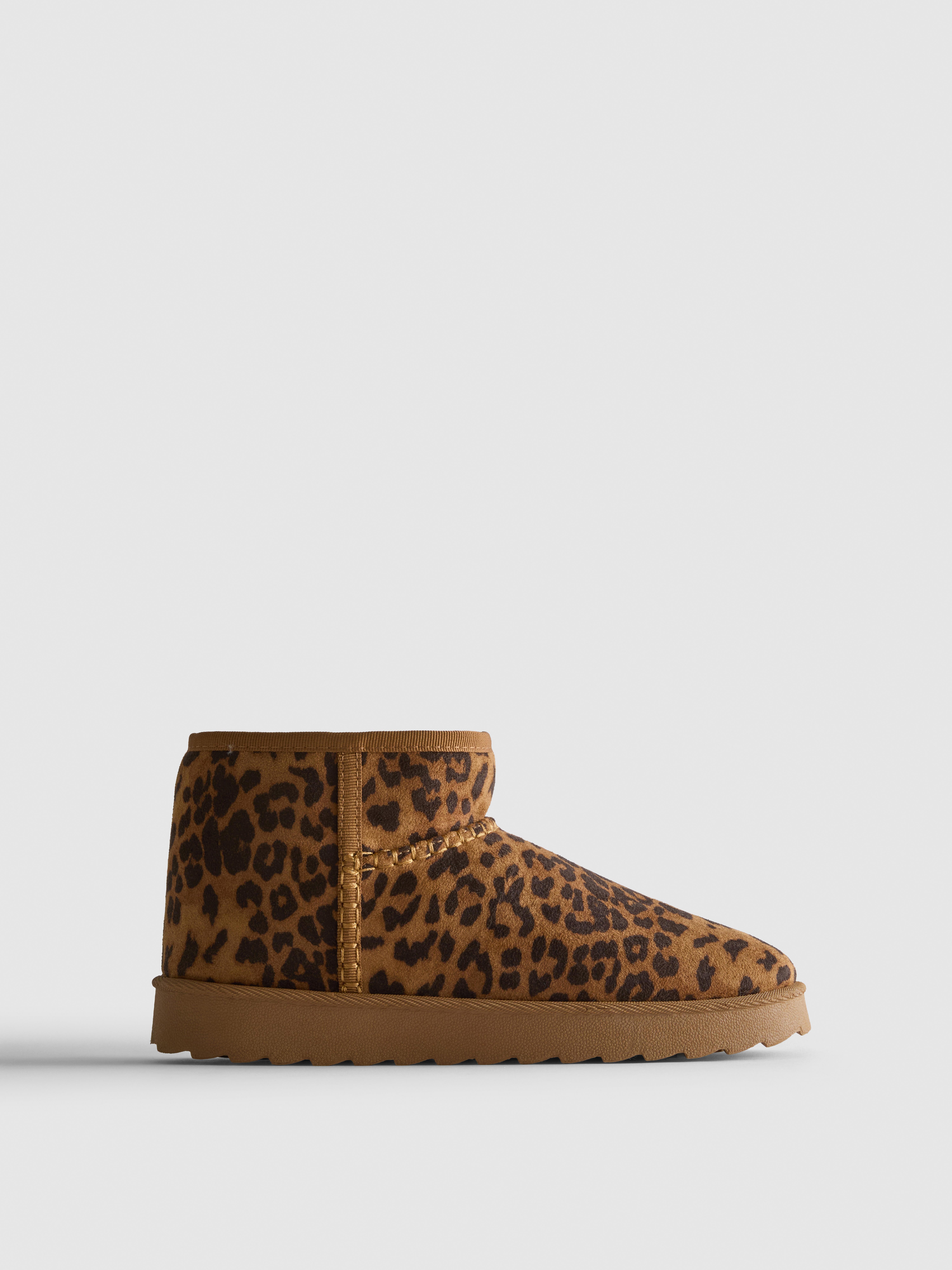 Kuschelige Stiefeletten in Wildleder-Optik
