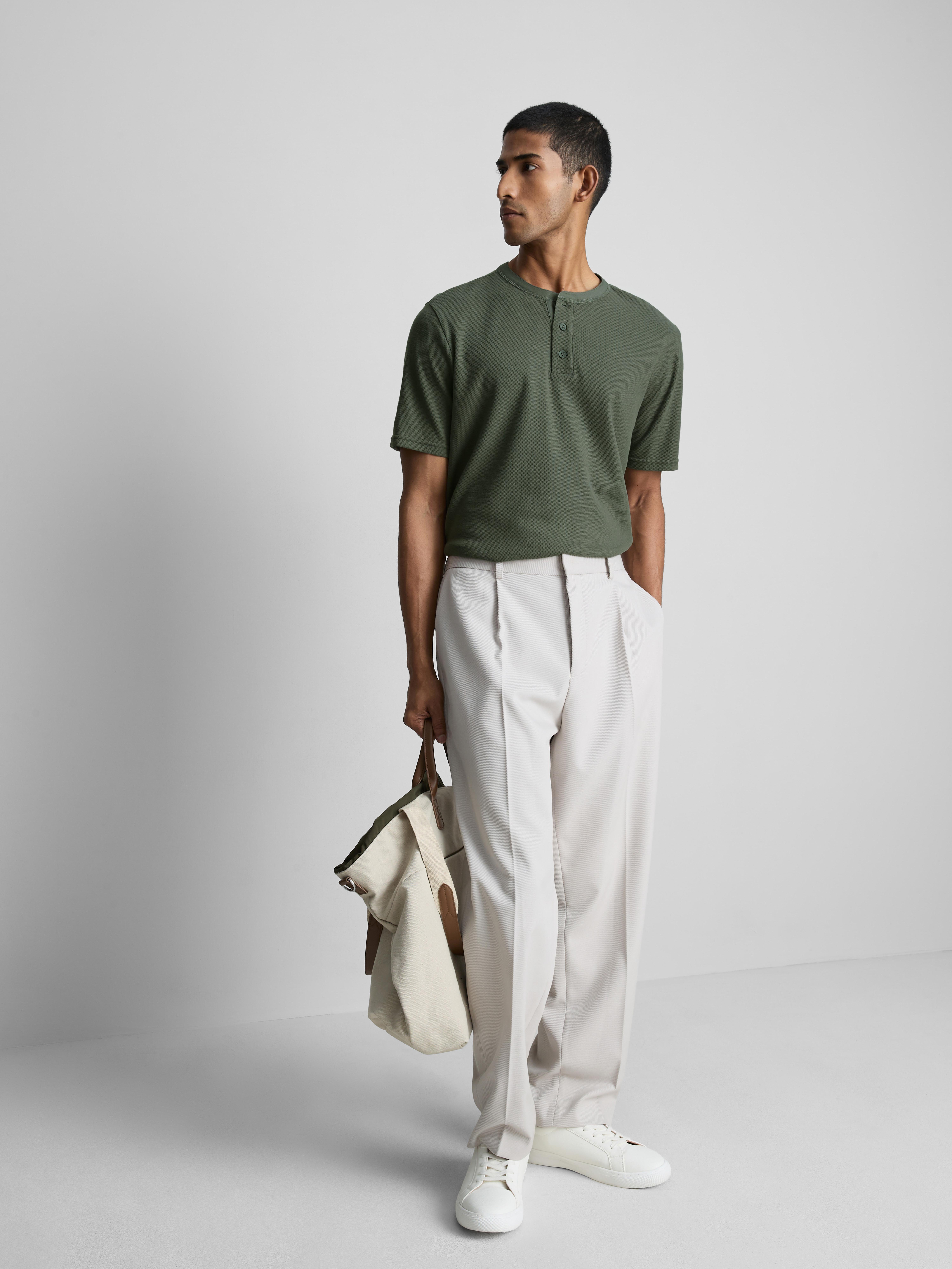 Strukturiertes Henley-T-Shirt Khakifarben