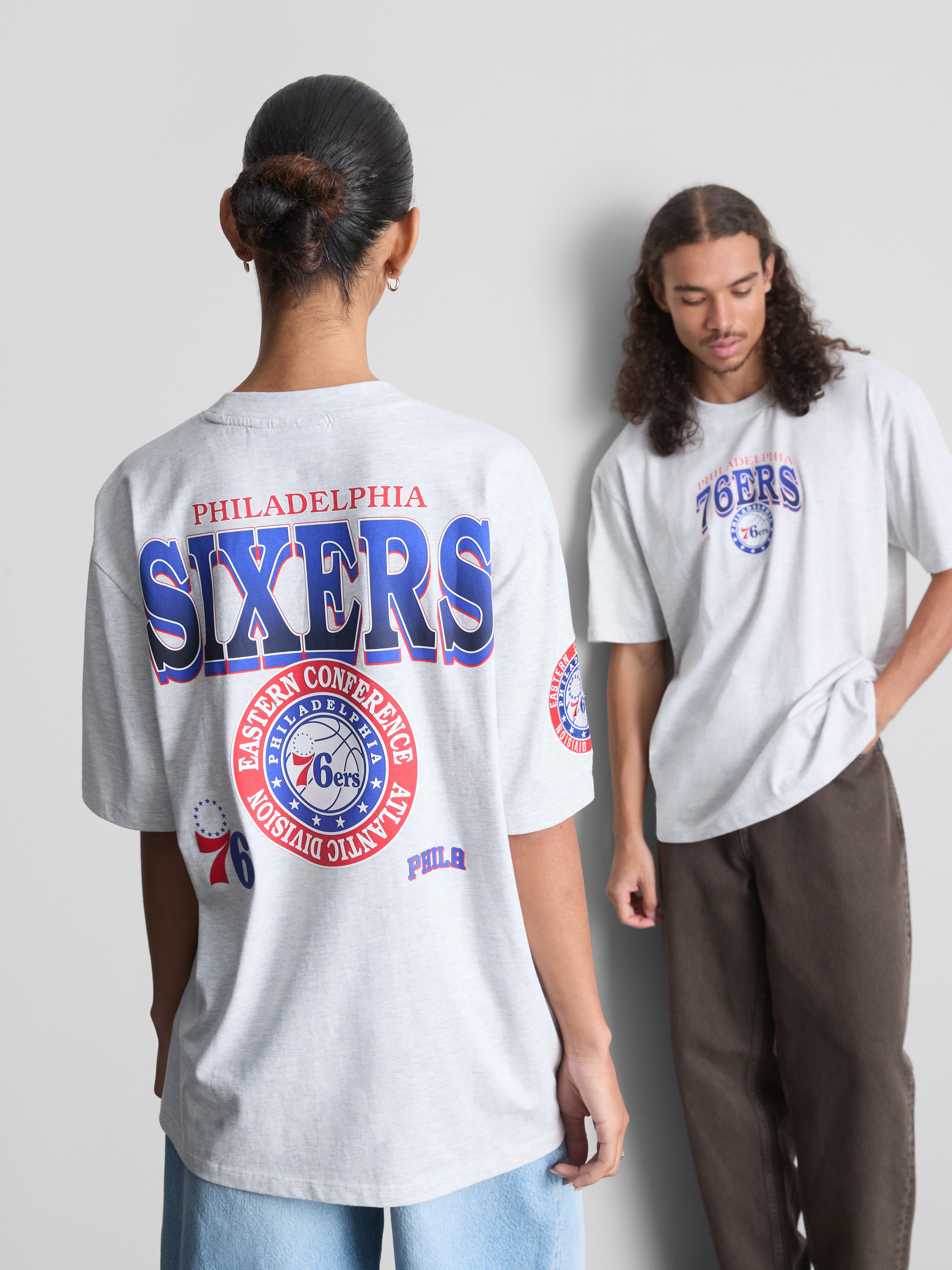 渚トラウト Philadelphia 76ers Tシャツ Men's Gray Heather NBA Philadelphia 76ers Pure Cotton Graphic T