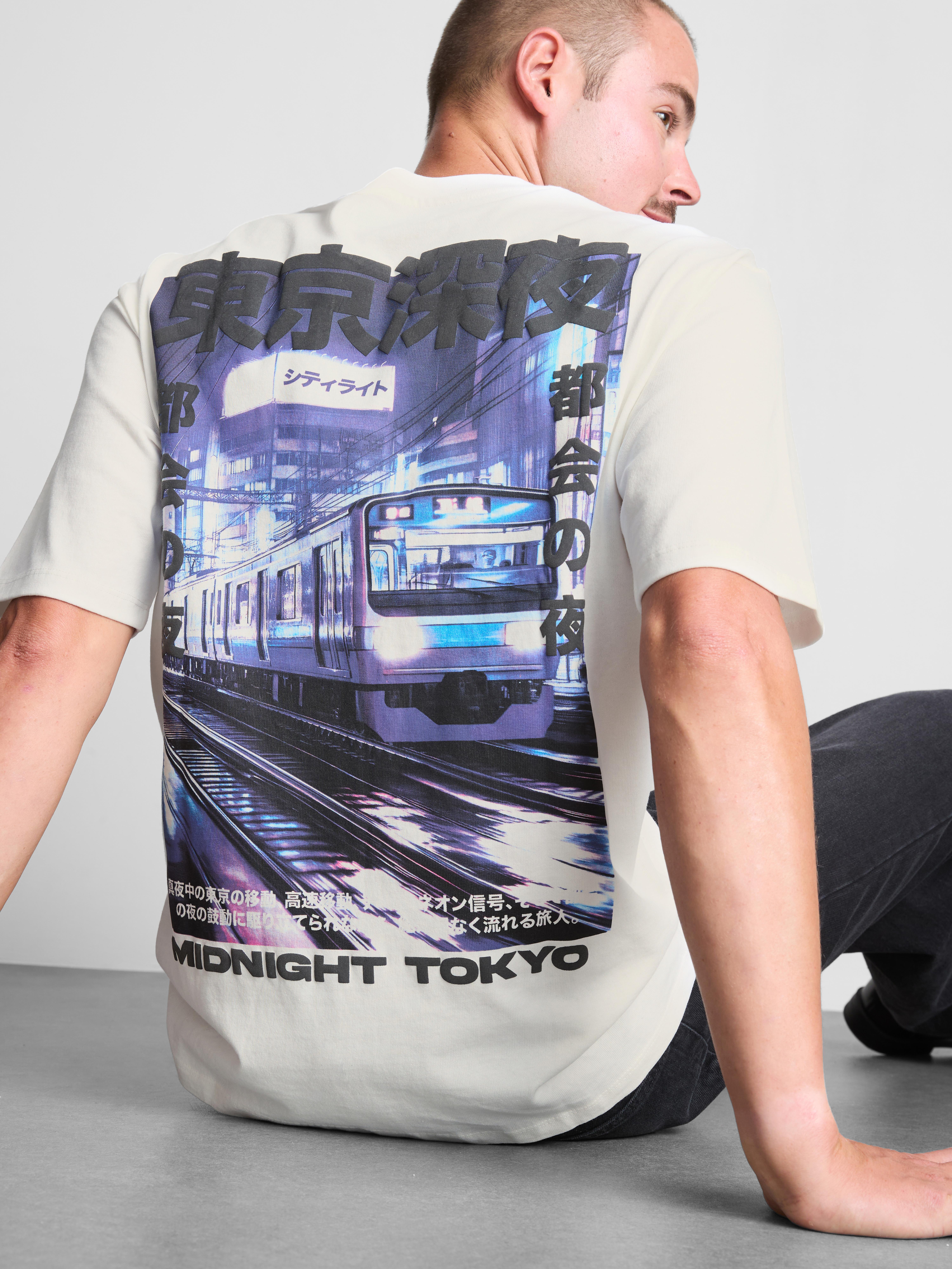 T-shirt gráfica Midnight Tokyo