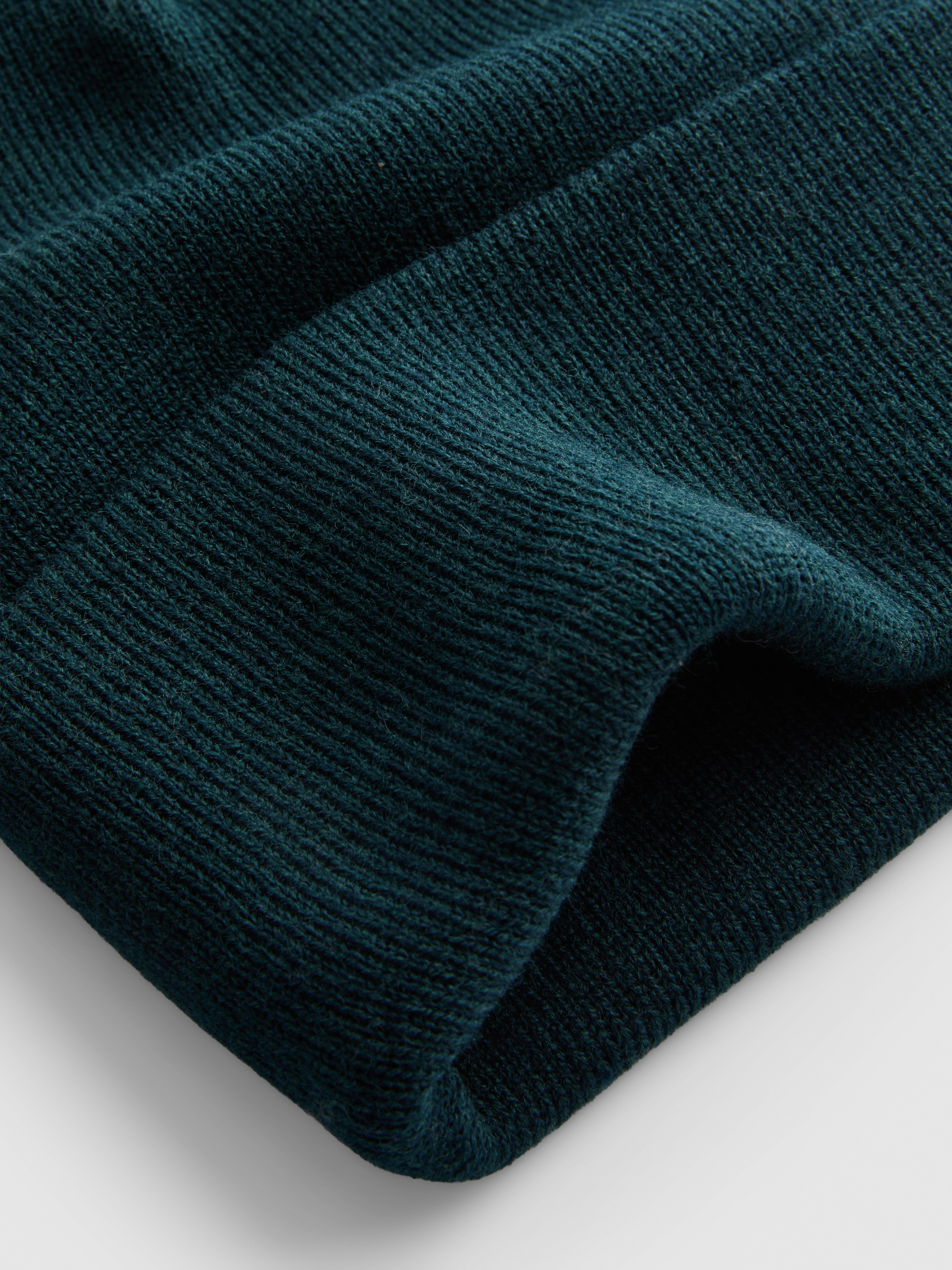 Gorro de punto con borde vuelto ancho