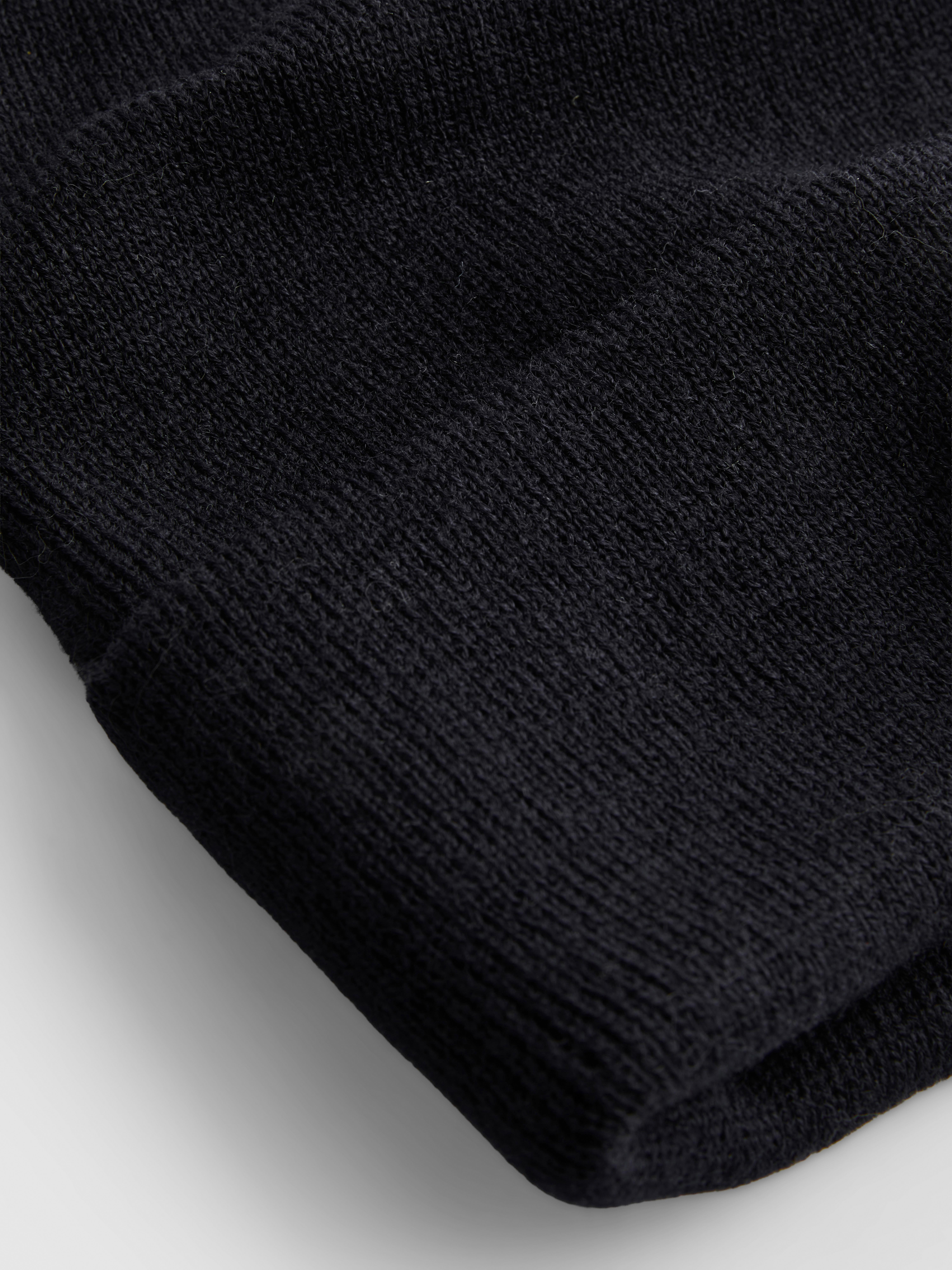 Kötött beanie sapka széles hajtókával