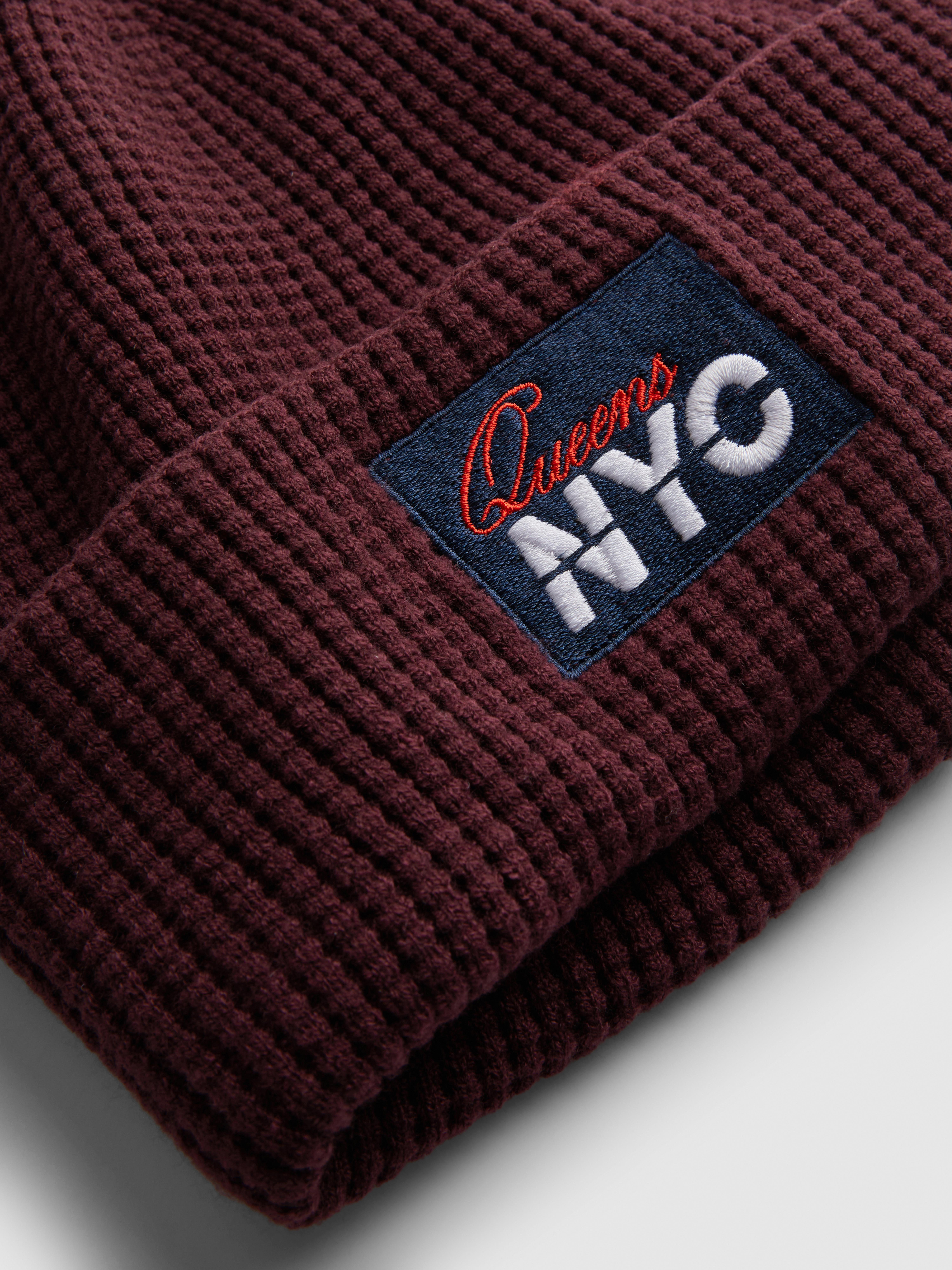 Mens Burgundy Queens NYC Ribbed Beanie | Primark
