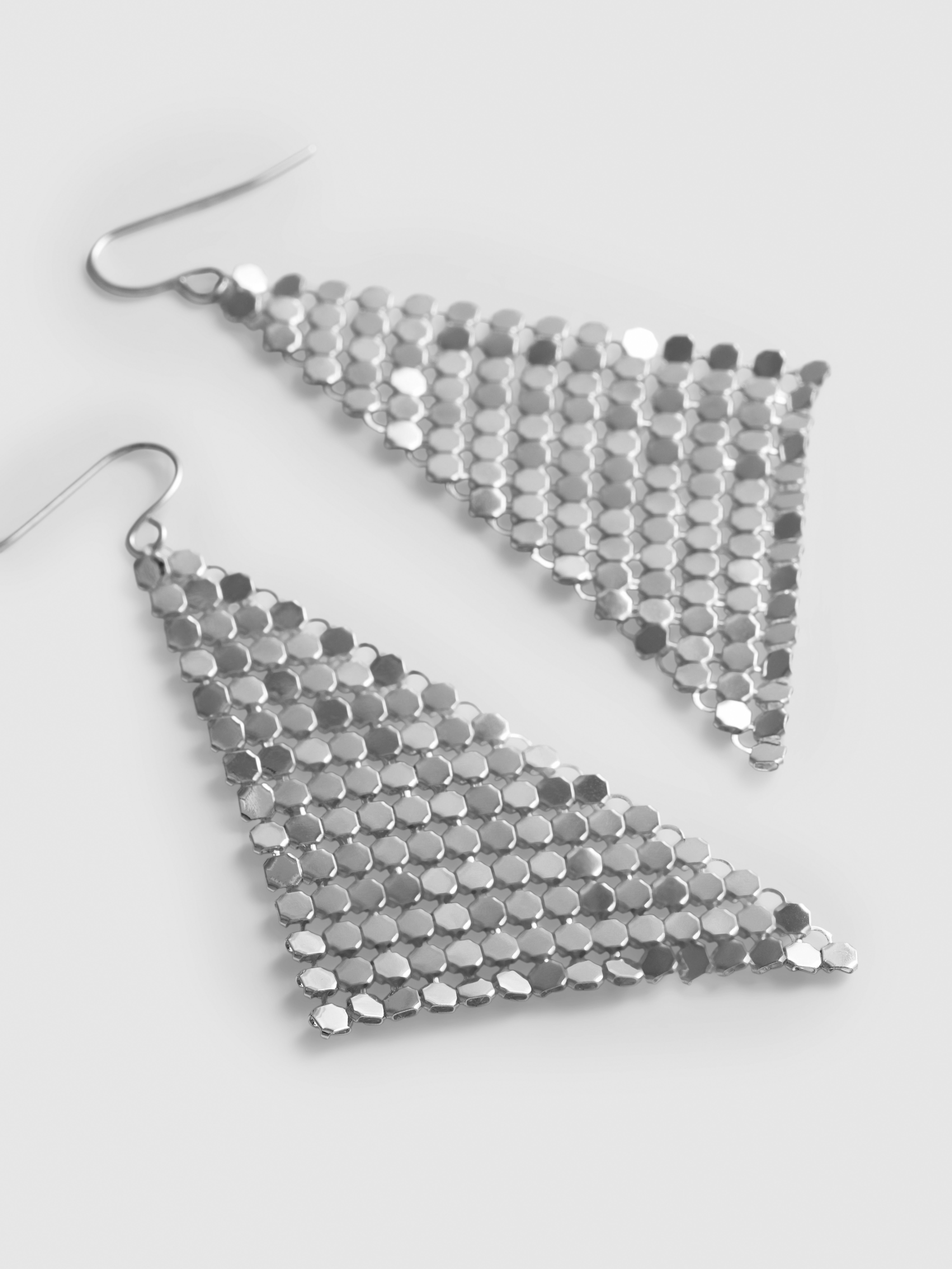 Pendientes largos de discos metálicos