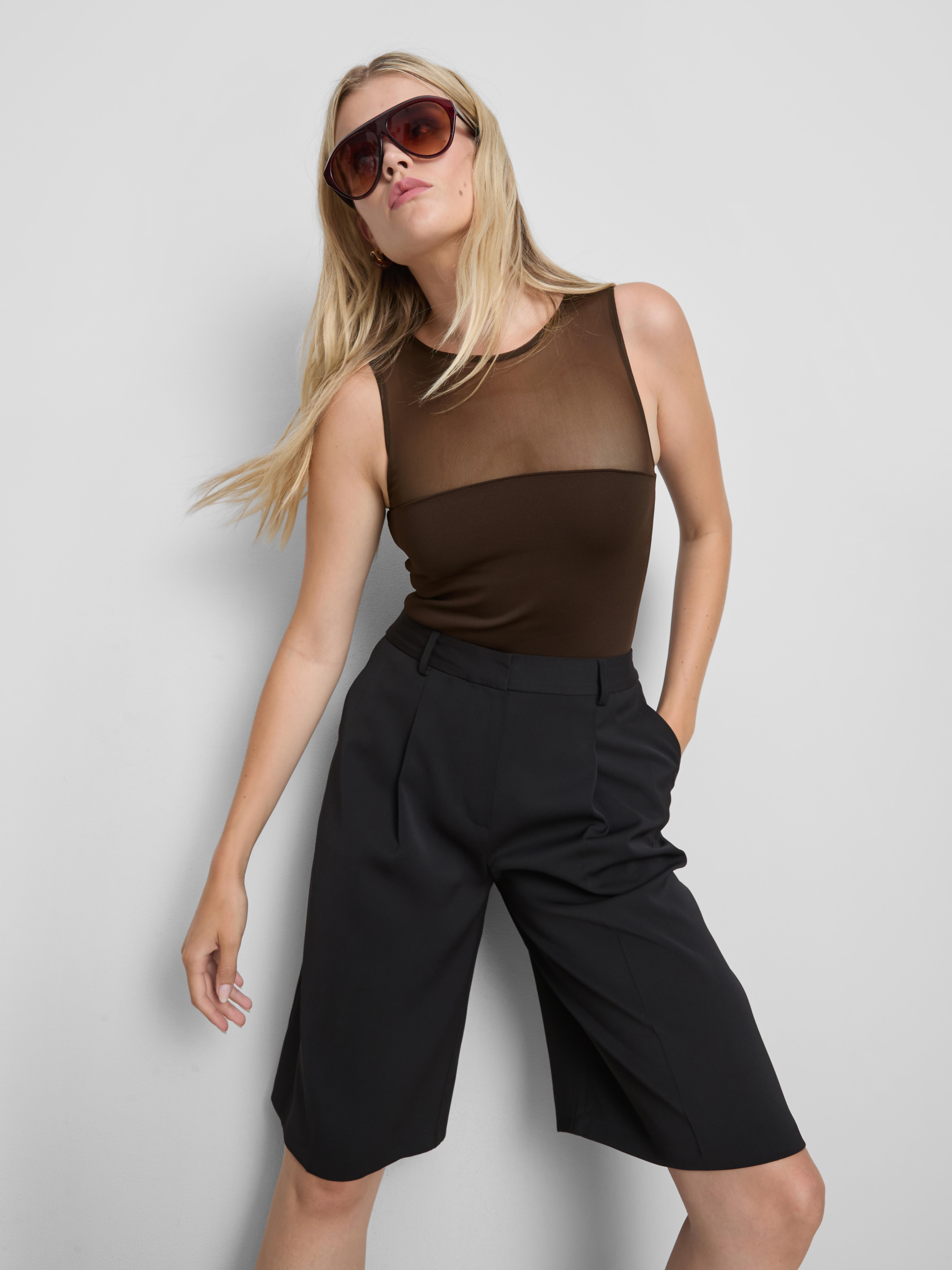 Mouwloze body met mesh inzetstuk