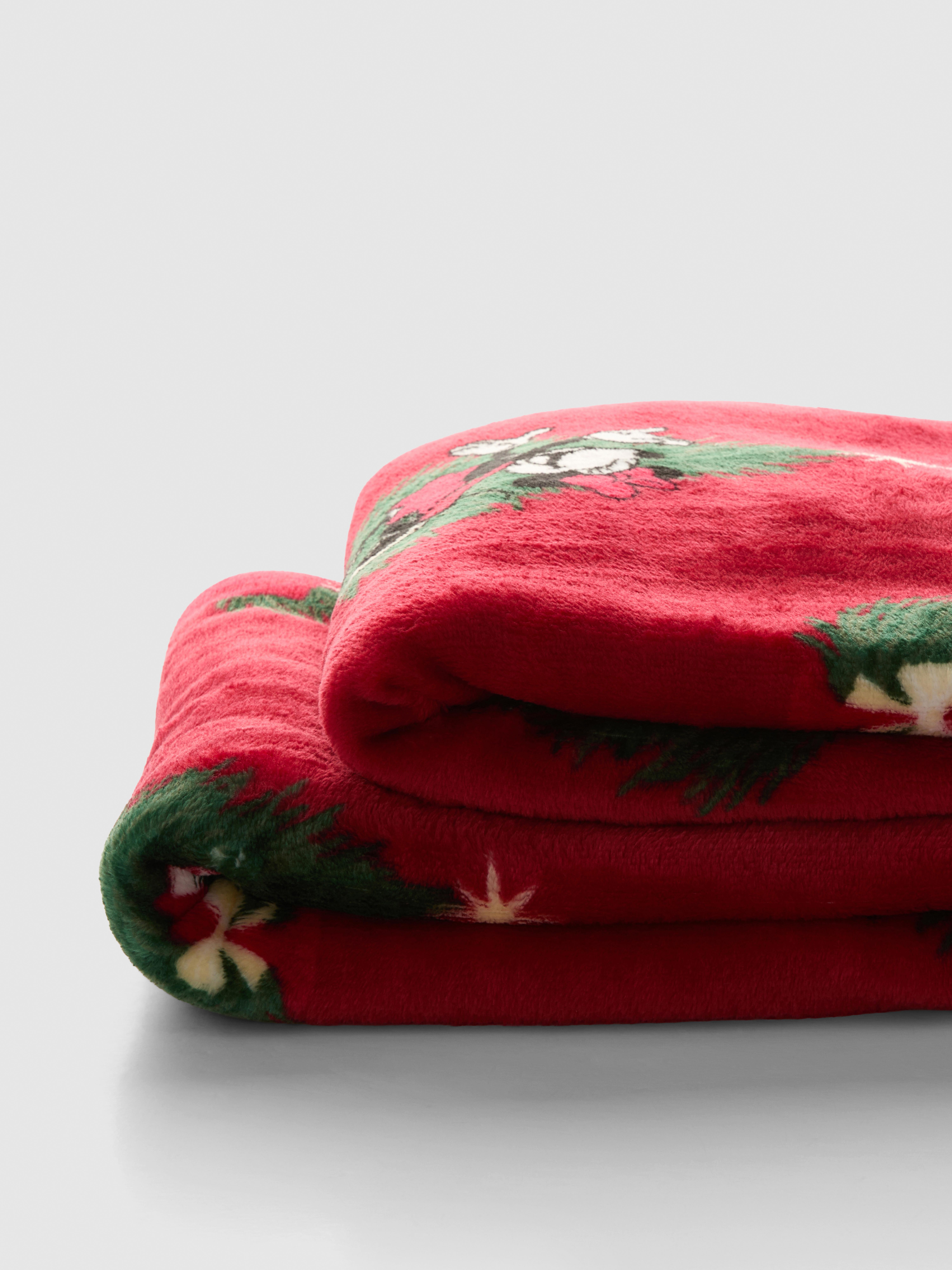Disney's Mickey Mouse and Friends Christmas Fleece Throw