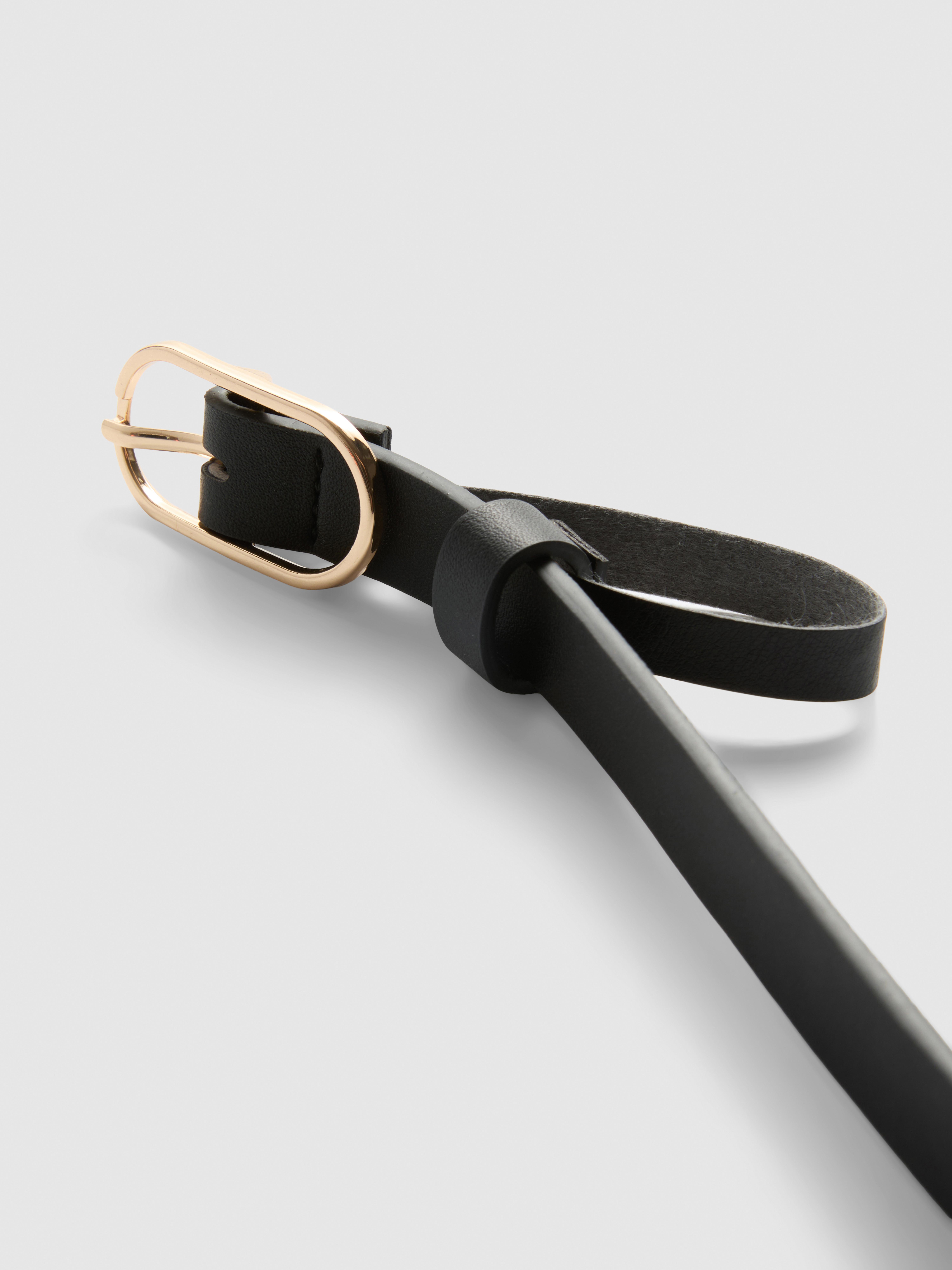 Oval Buckle Skinny Belt