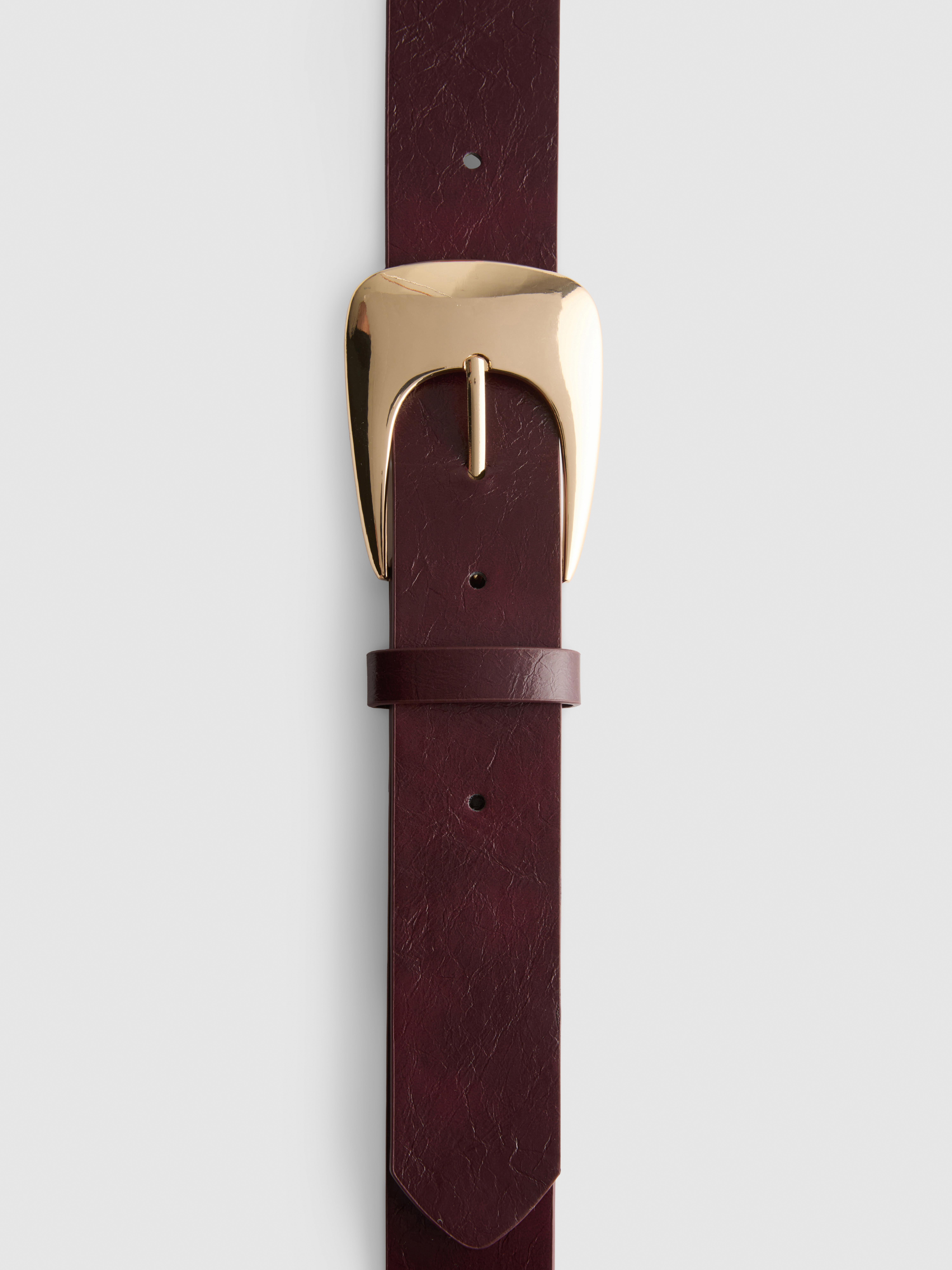 Curved Buckle Belt