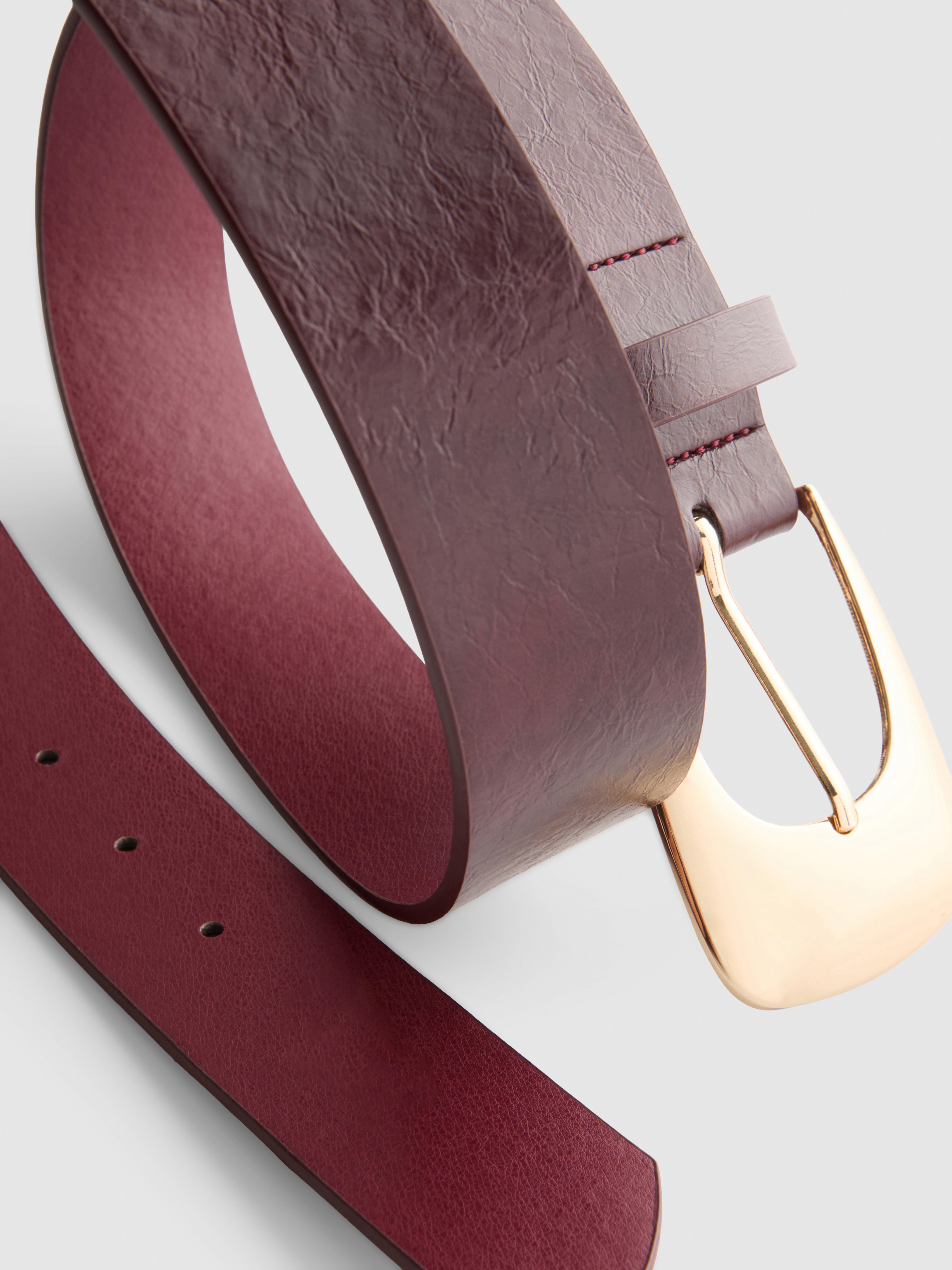 Curved Buckle Belt