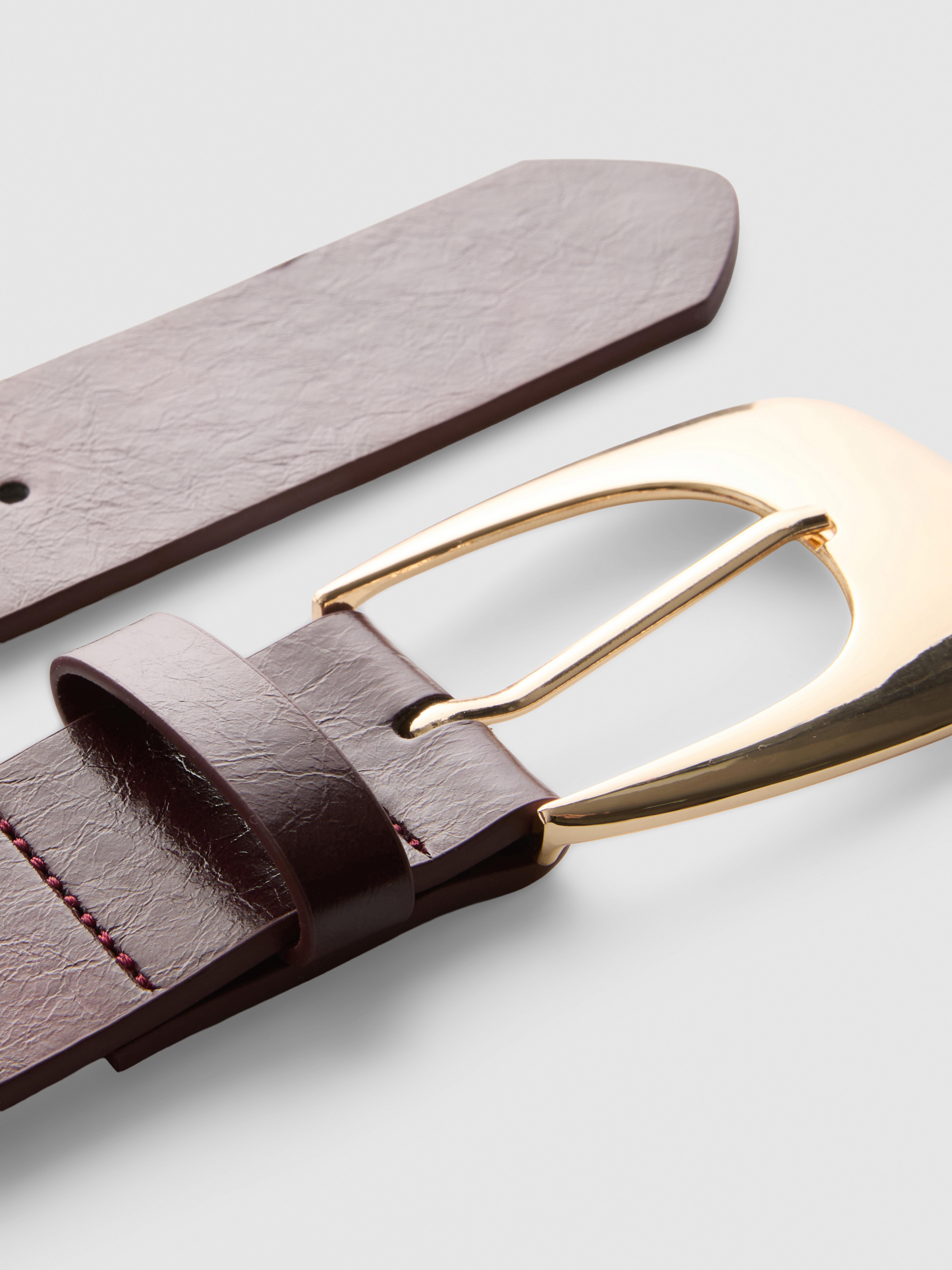 Curved Buckle Belt