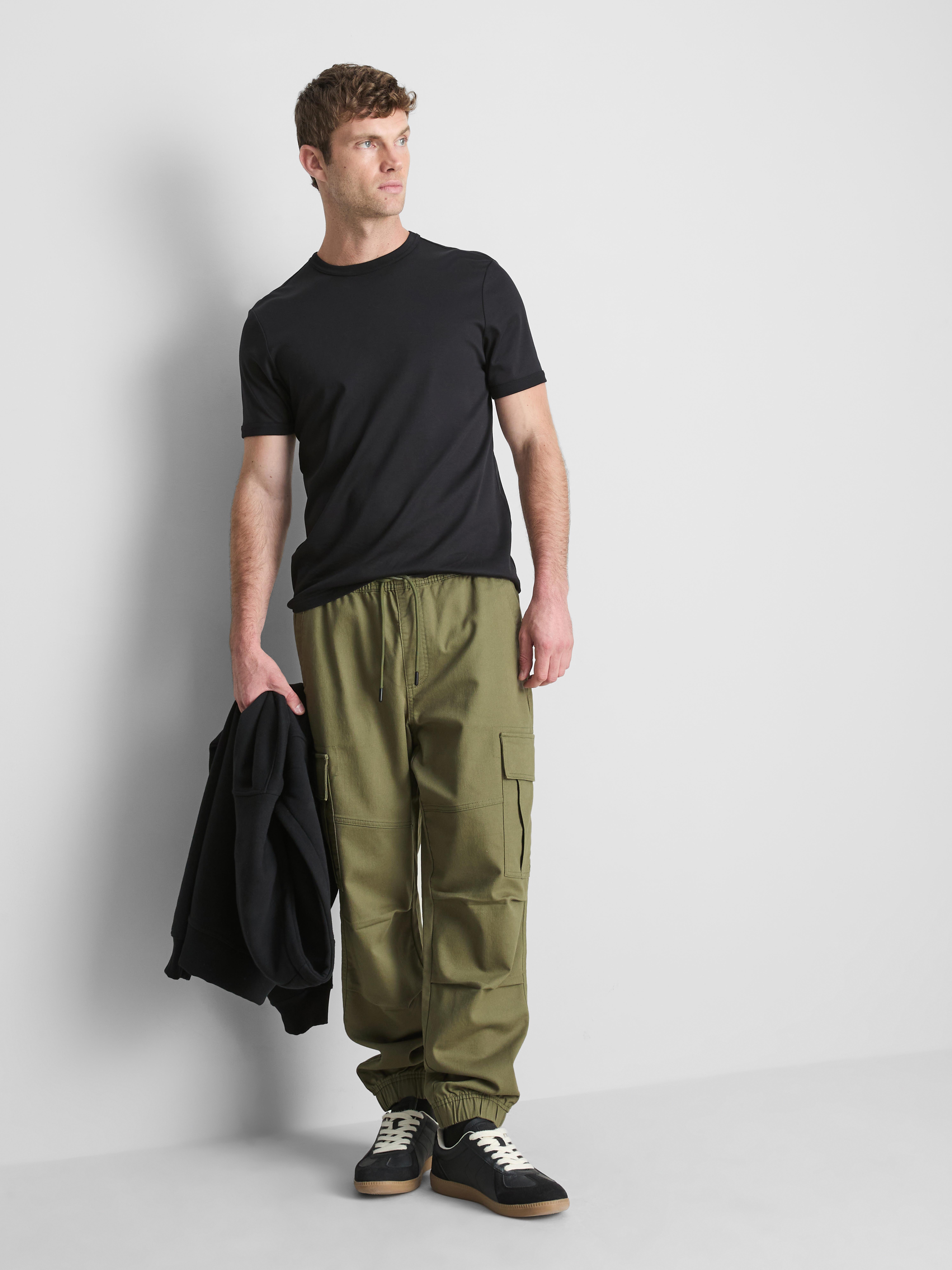 Jogginghose mit Cargotaschen und Kordelzug