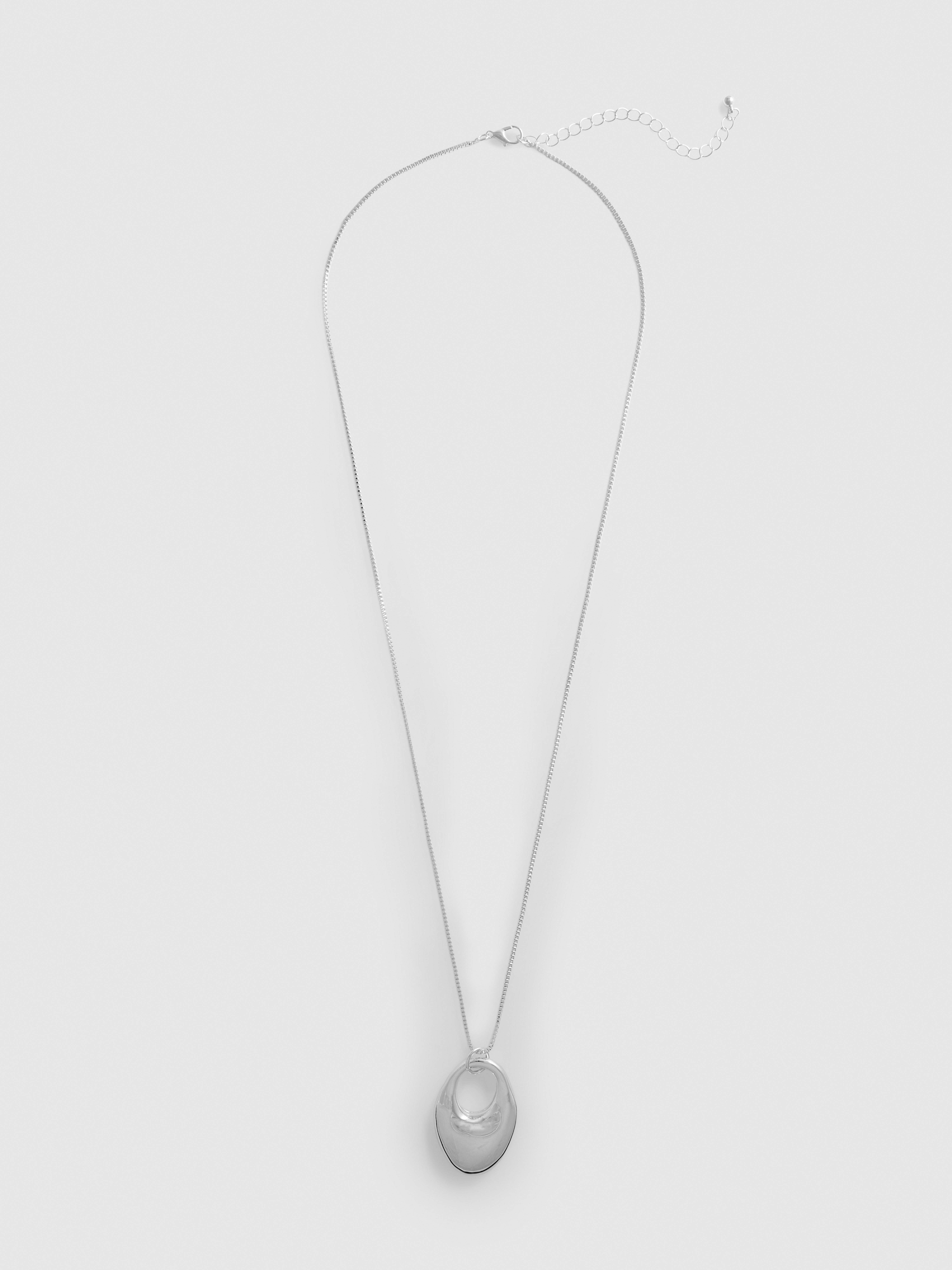 Paula Echevarría Oval Pendant Necklace