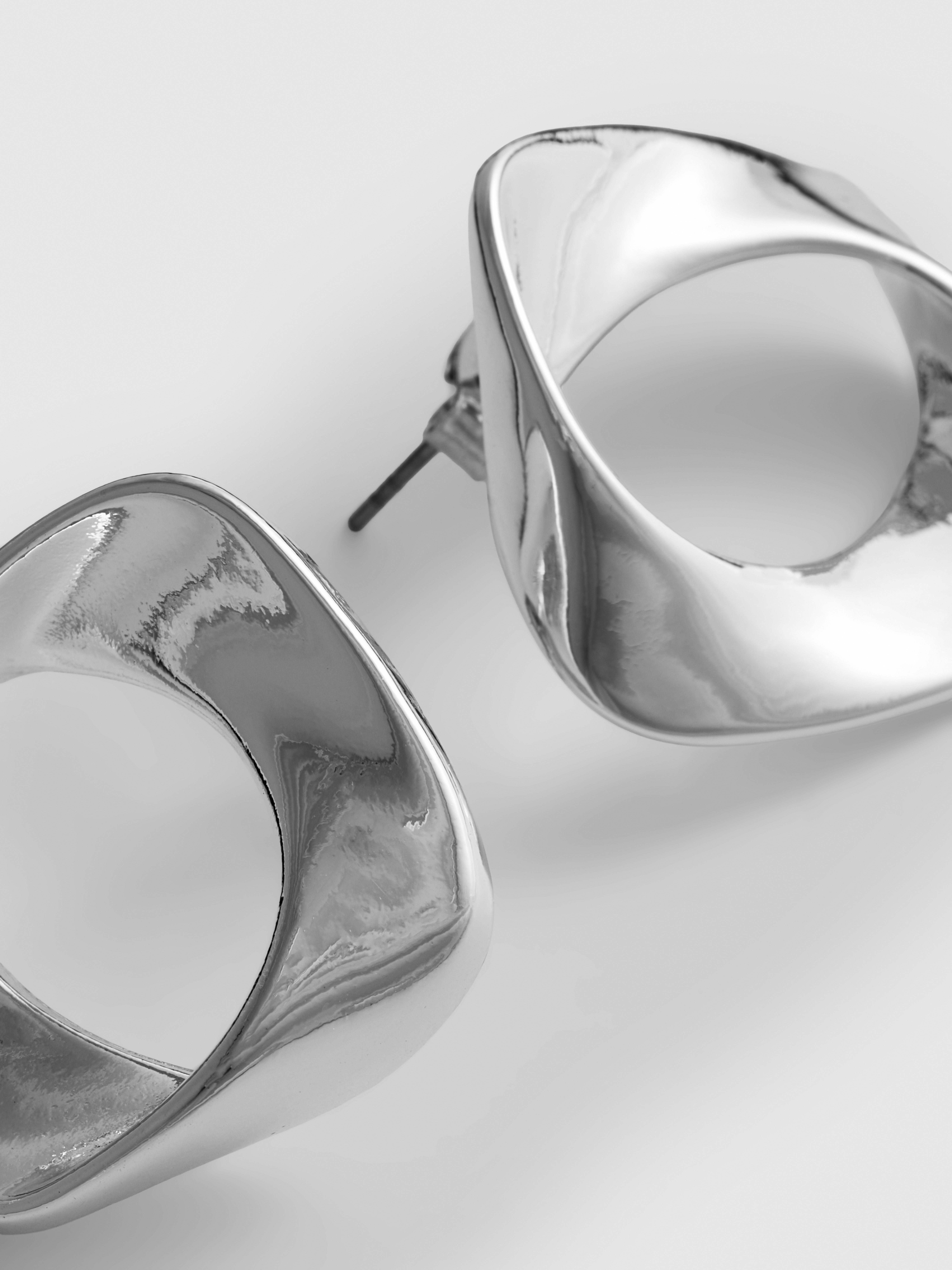 Paula Echevarría Sculptural Stud Earrings