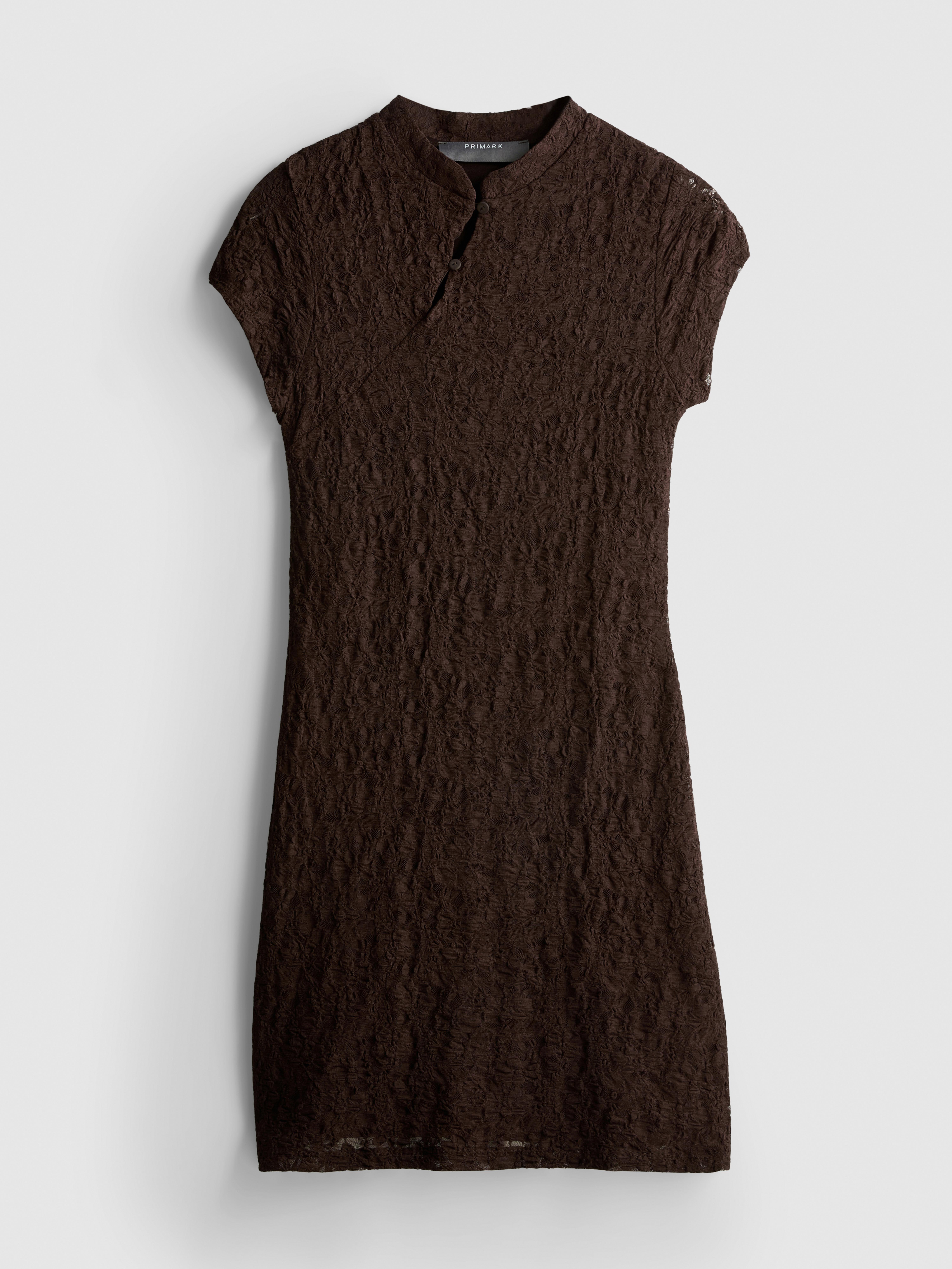 Vestido corto de encaje con cuello mao
