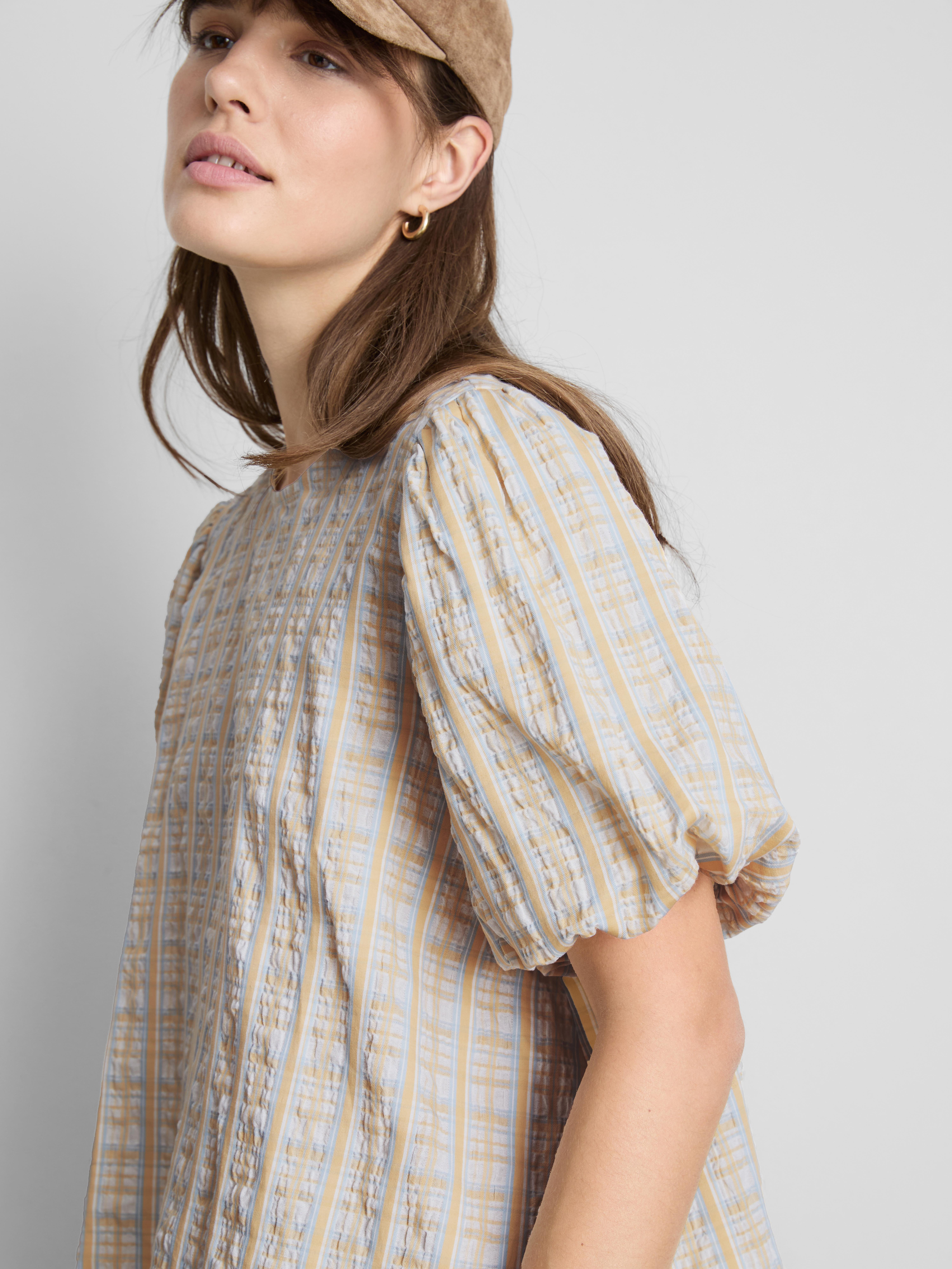 Cropped Seersucker Puff Sleeve Blouse