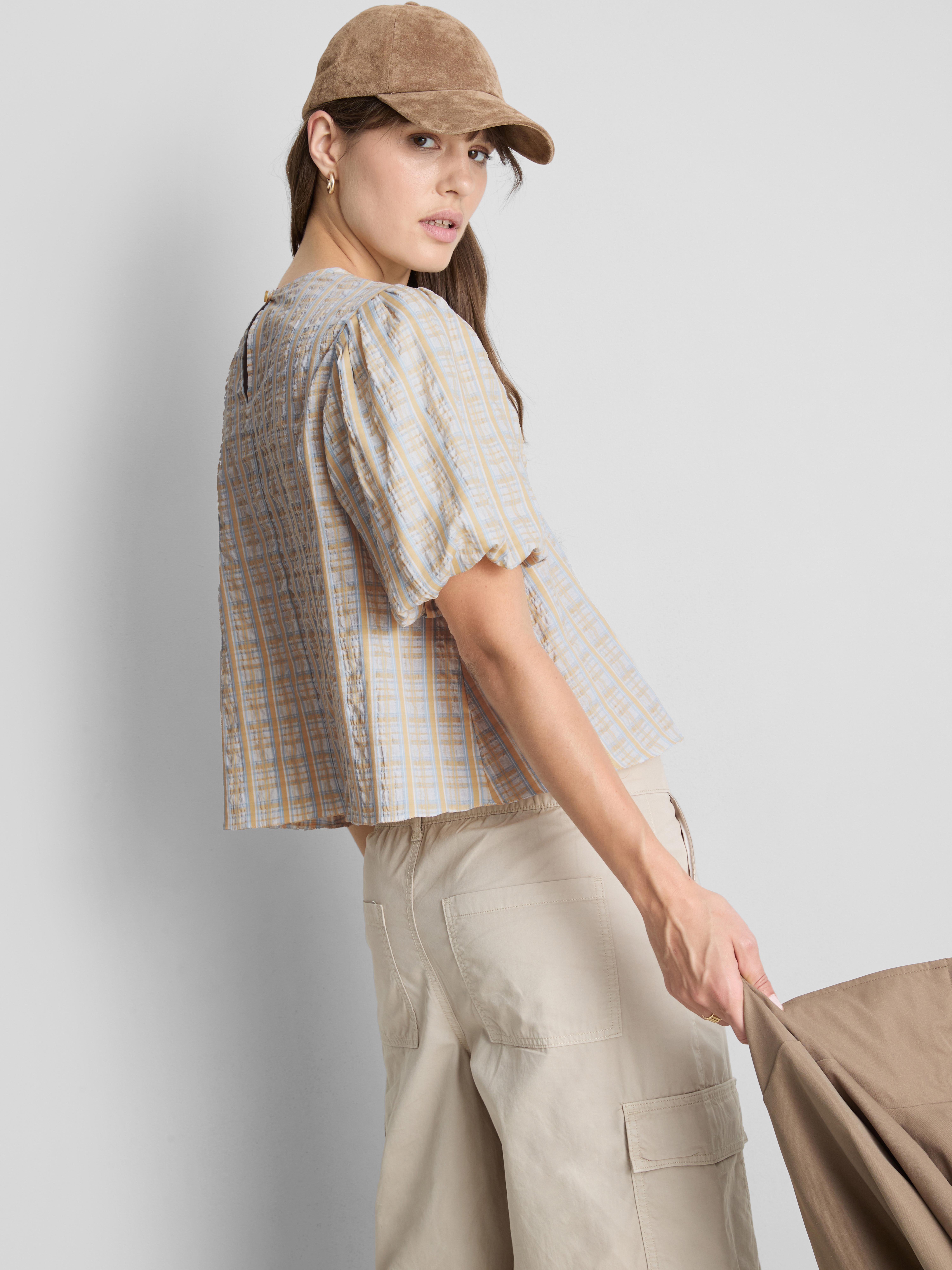 Cropped Seersucker Puff Sleeve Blouse