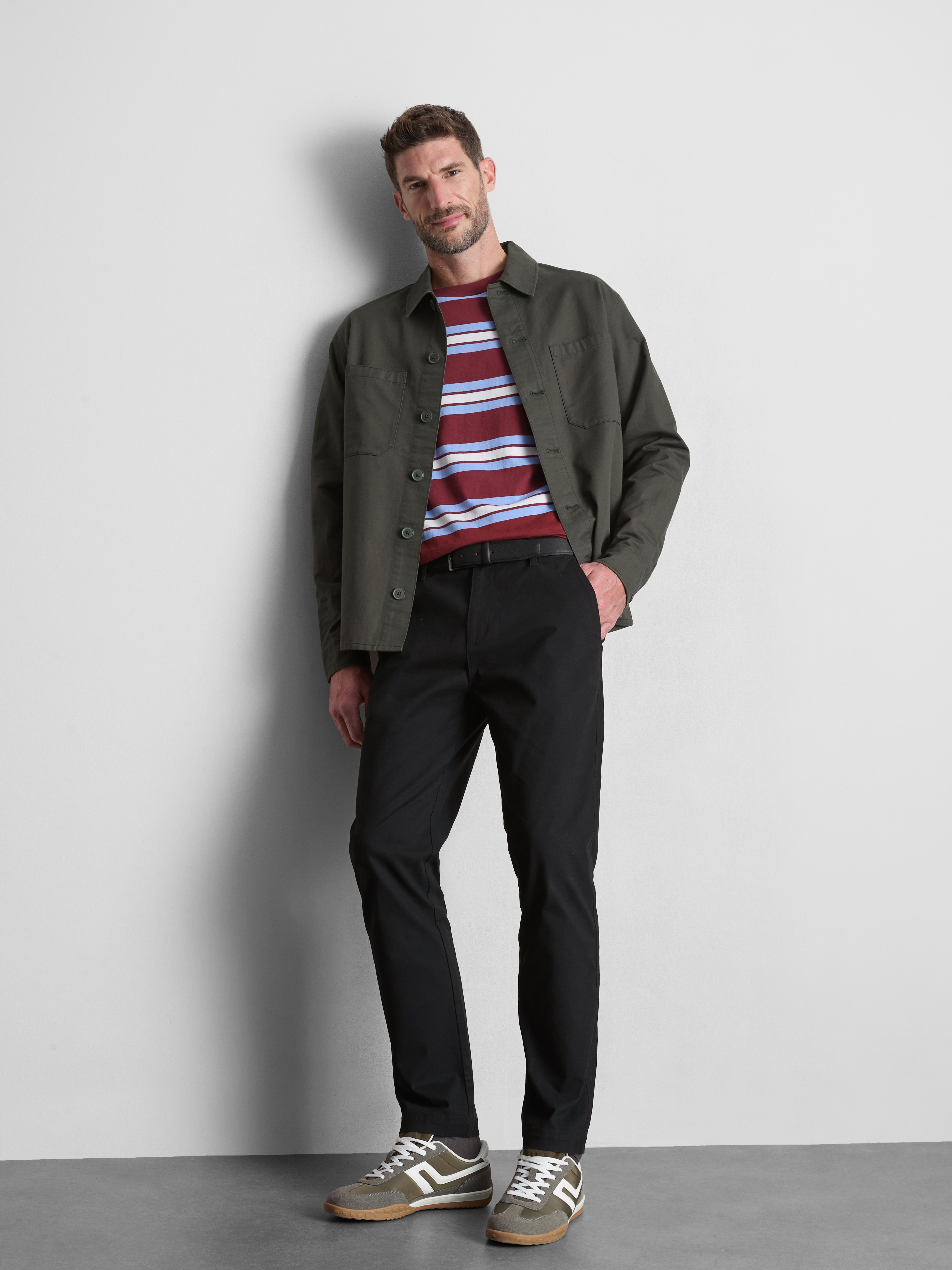 Pantaloni chino cu croială mulată Negru
