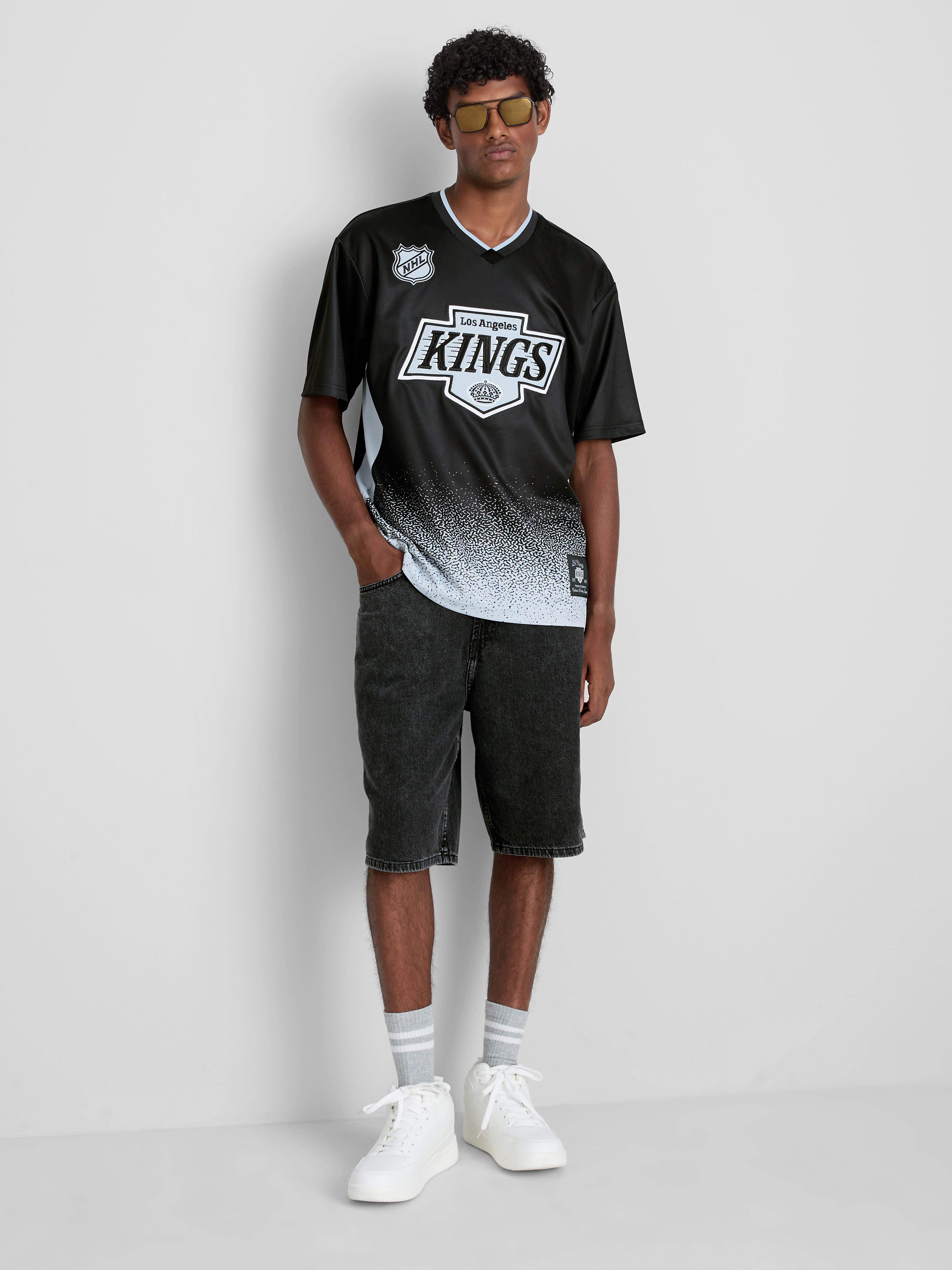 NHL Los Angeles Kings V-Neck T-Shirt