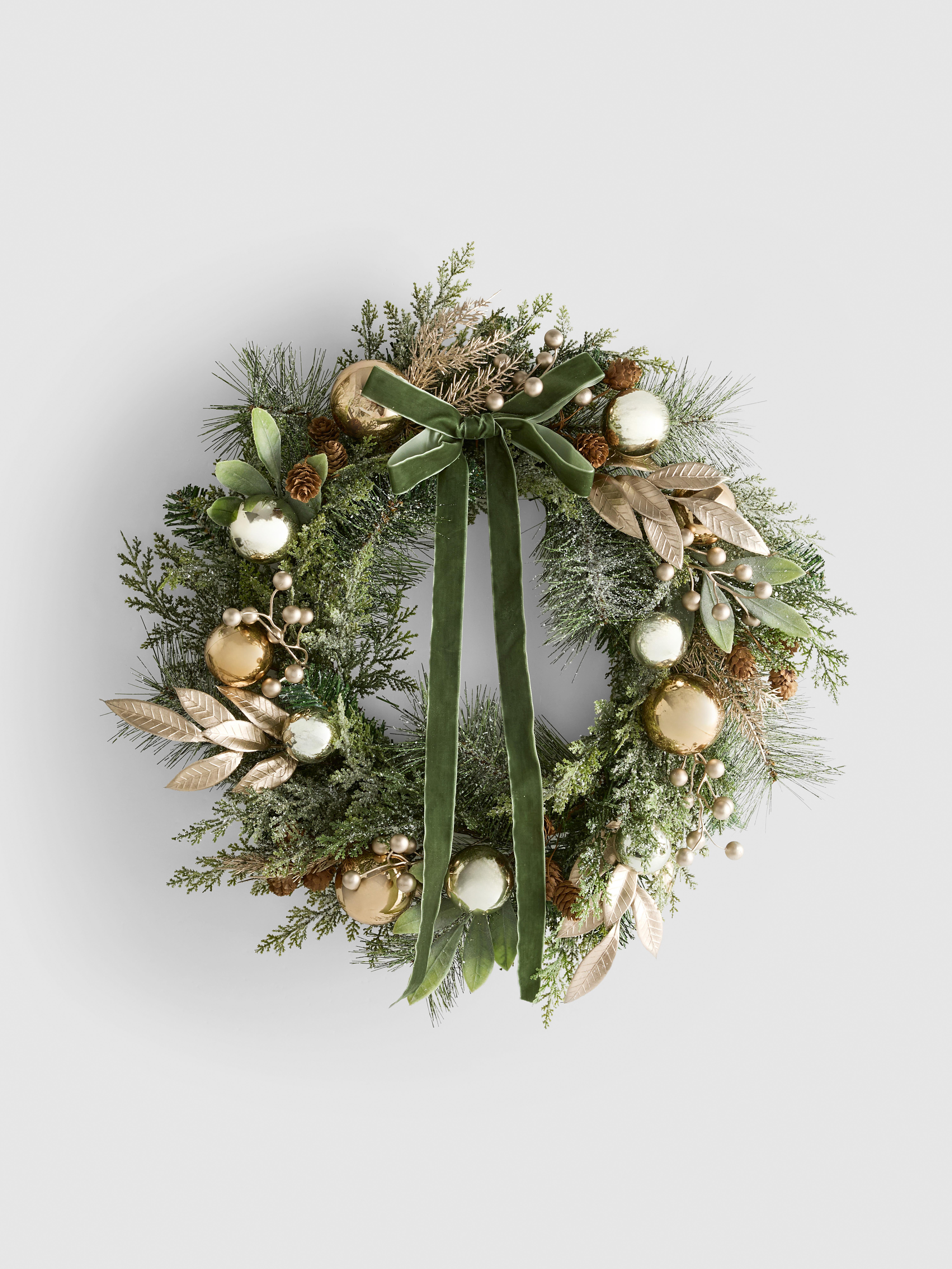 Kerstkrans met imitatiebladeren