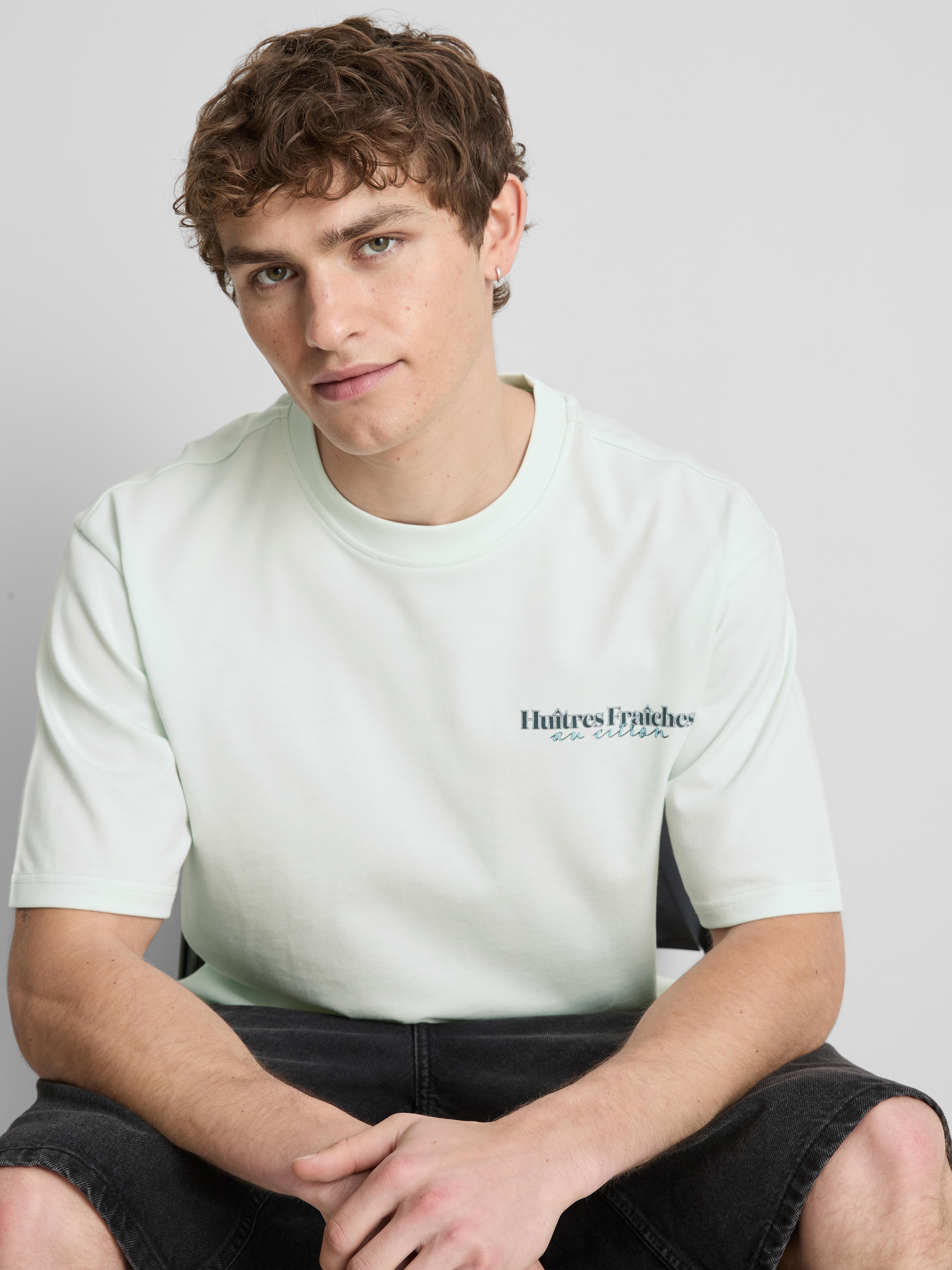 Oyster Graphic T-Shirt