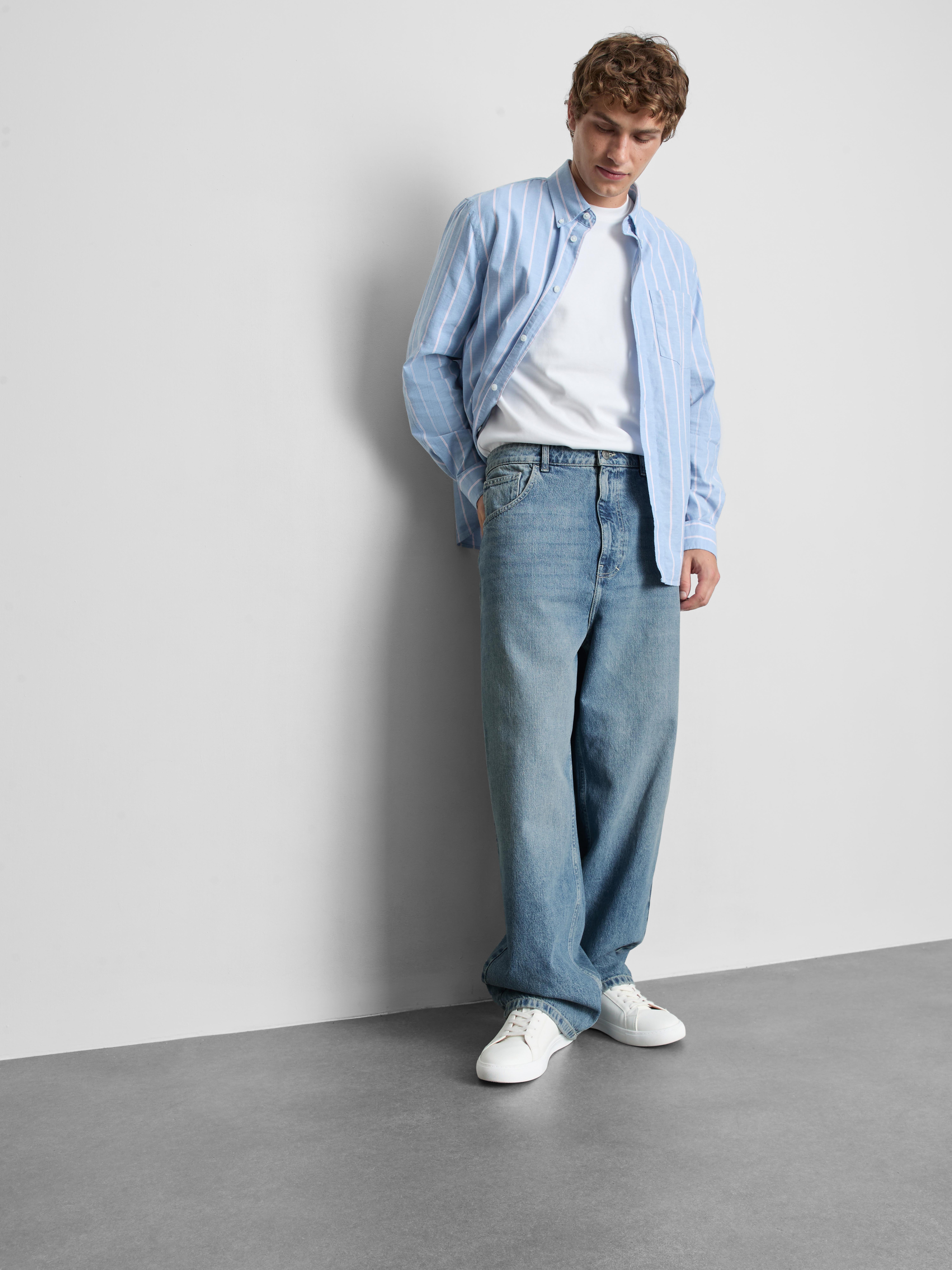 Mid-Rise Baggy Jeans