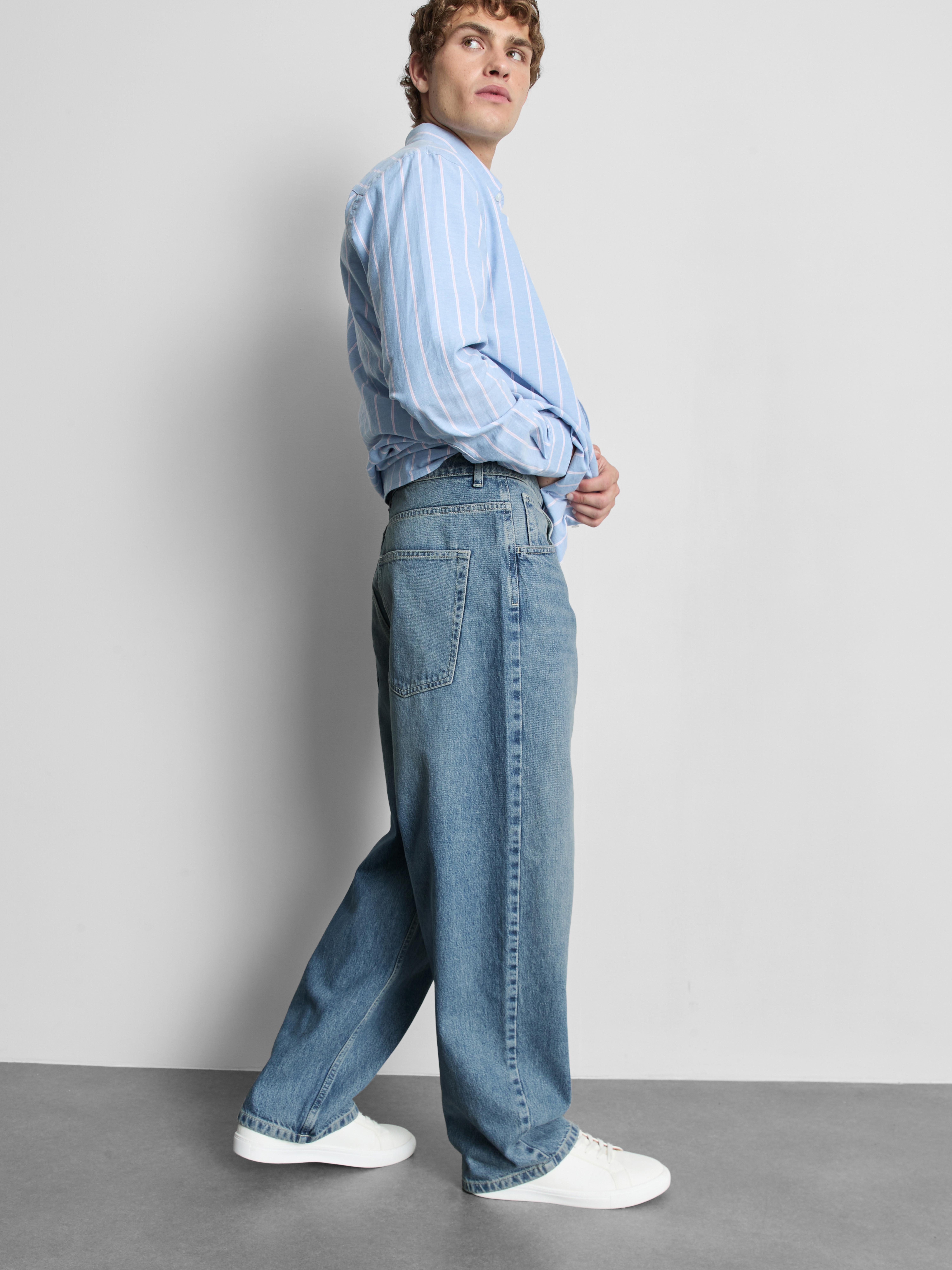 Mid-Rise Baggy Jeans