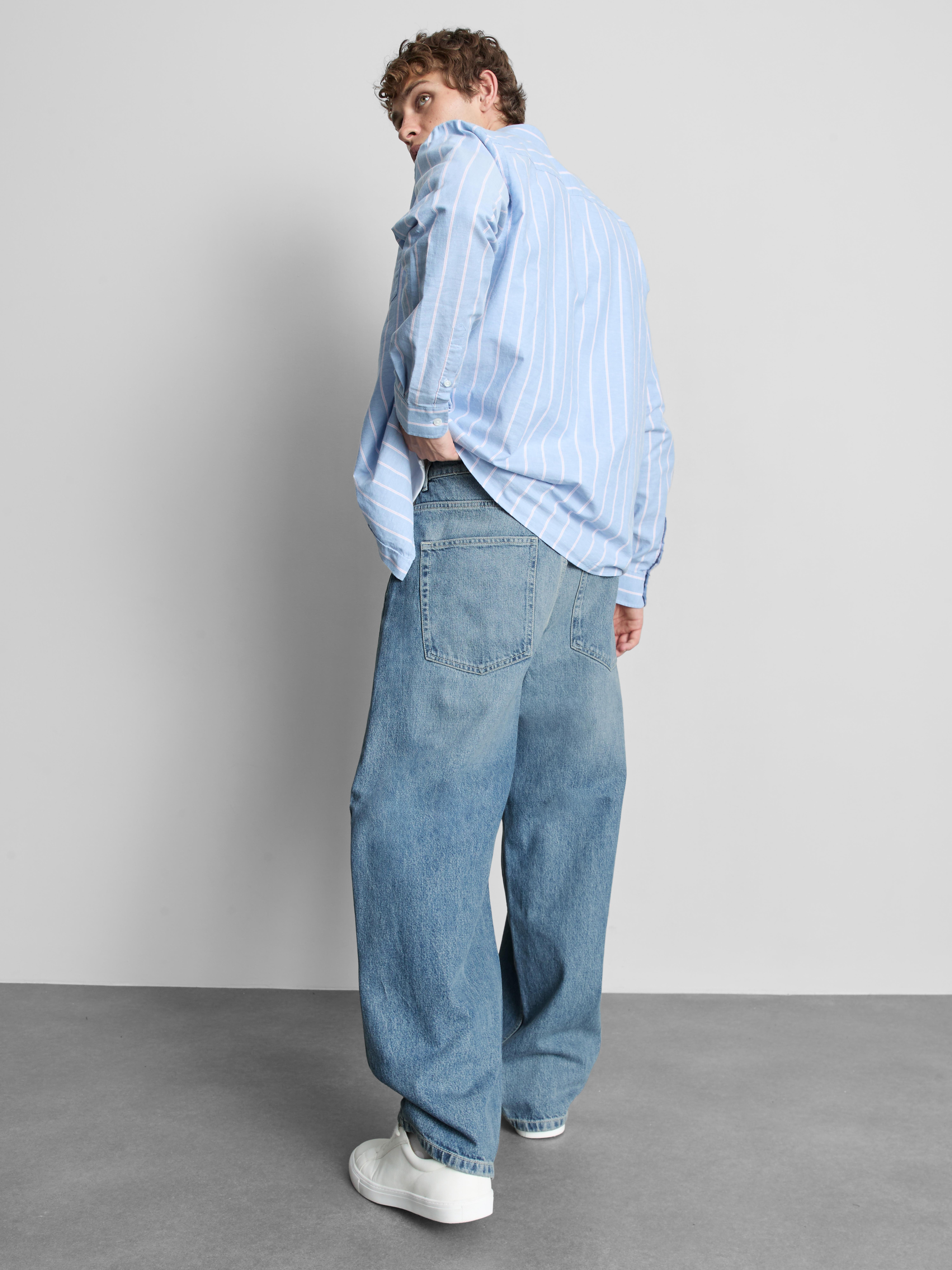 Mid-Rise Baggy Jeans