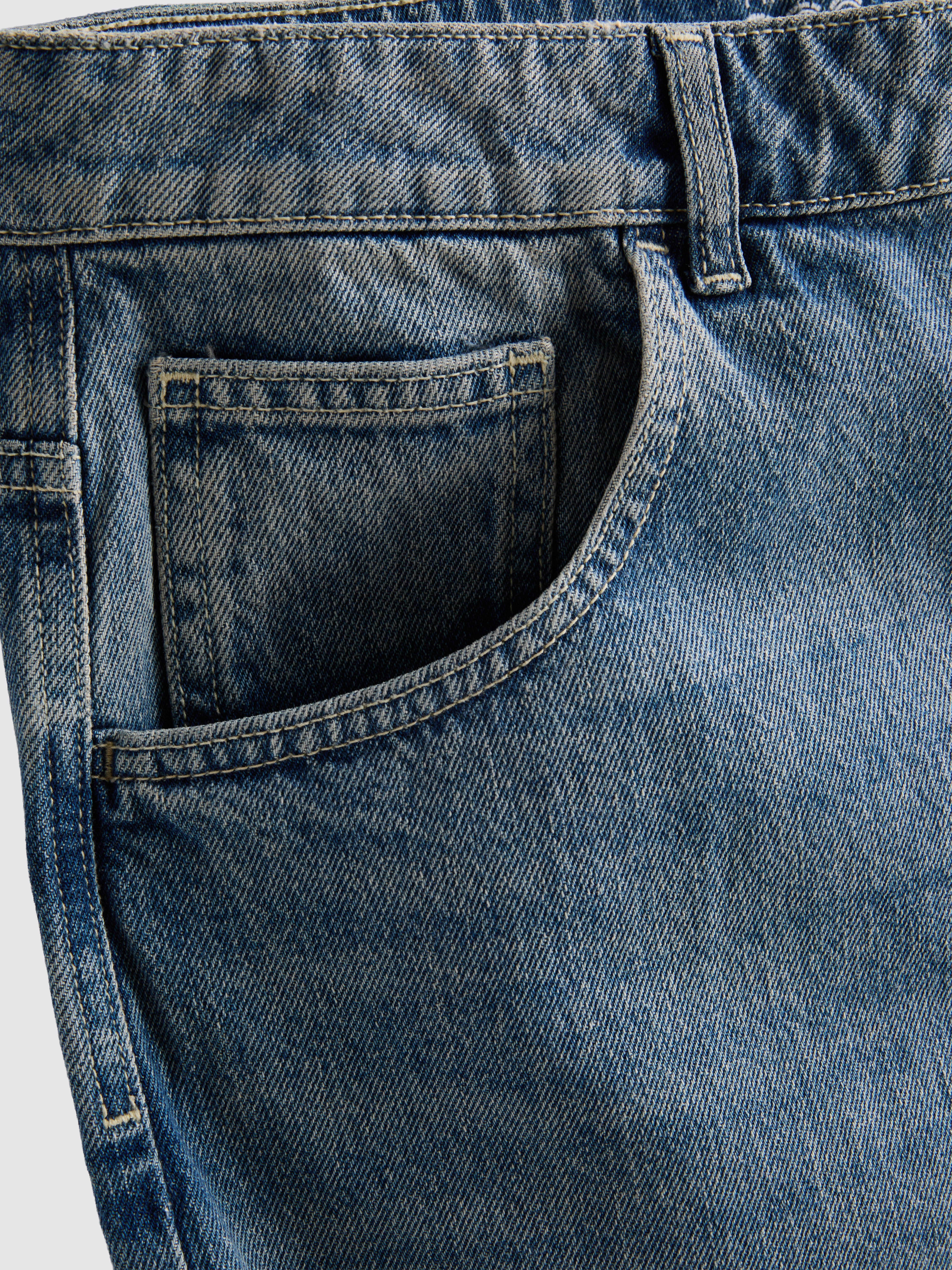 Mid-Rise Baggy Jeans