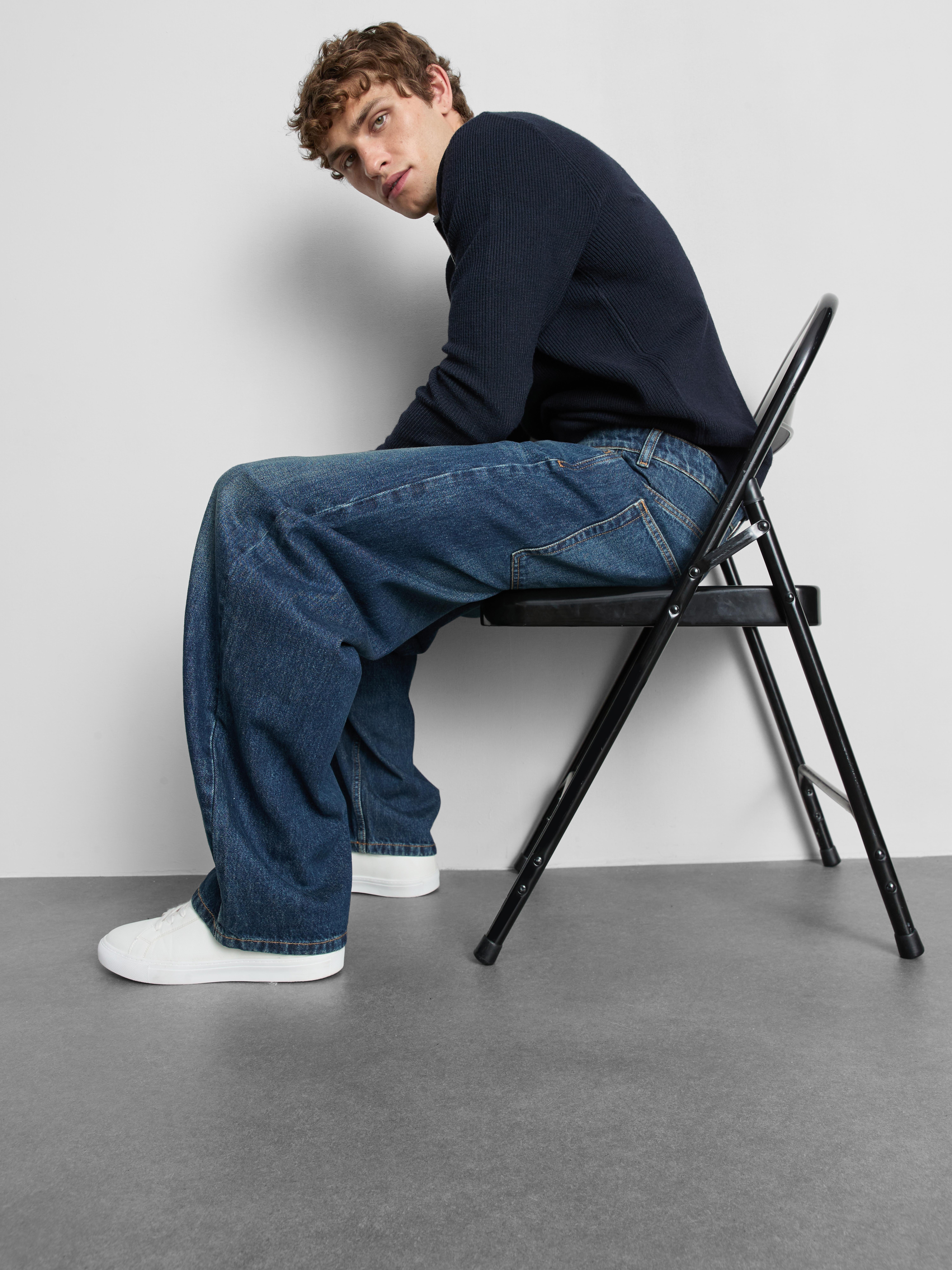 Mid-Rise Baggy Jeans