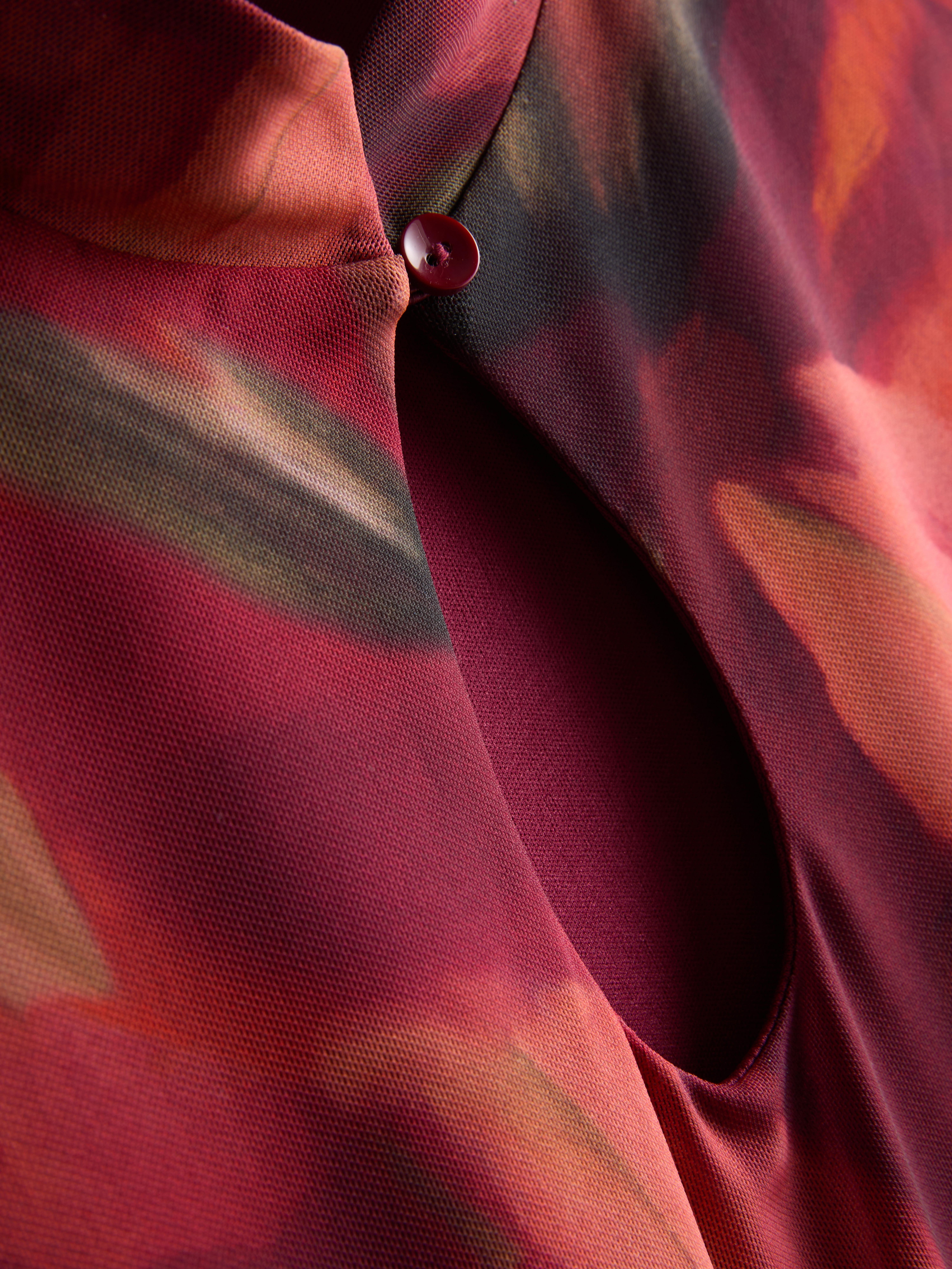 Netzstoff-Maxikleid mit Schlüssellochausschnitt und Blumenmuster