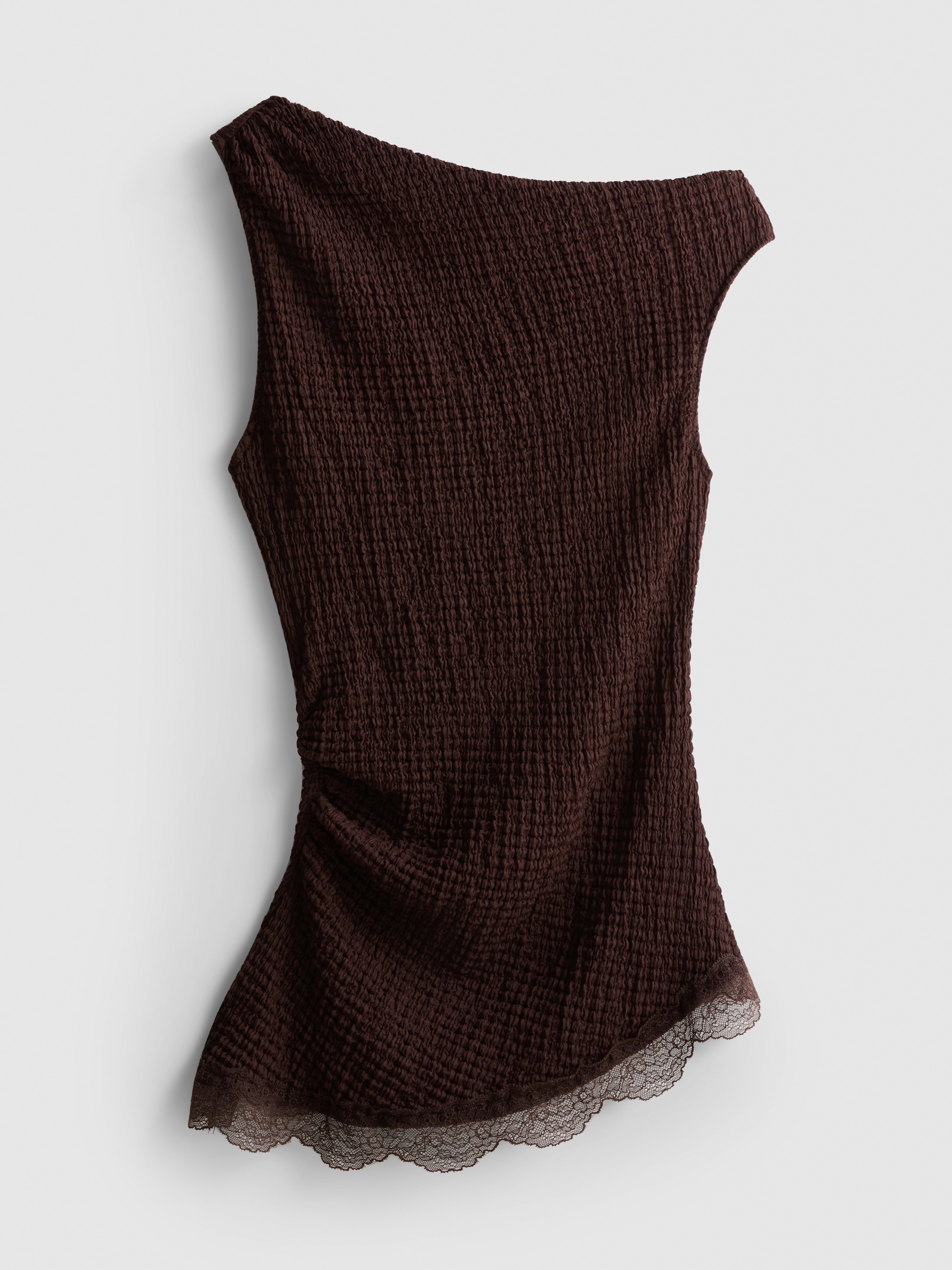 Asymmetrische top met kanten rand en textuur