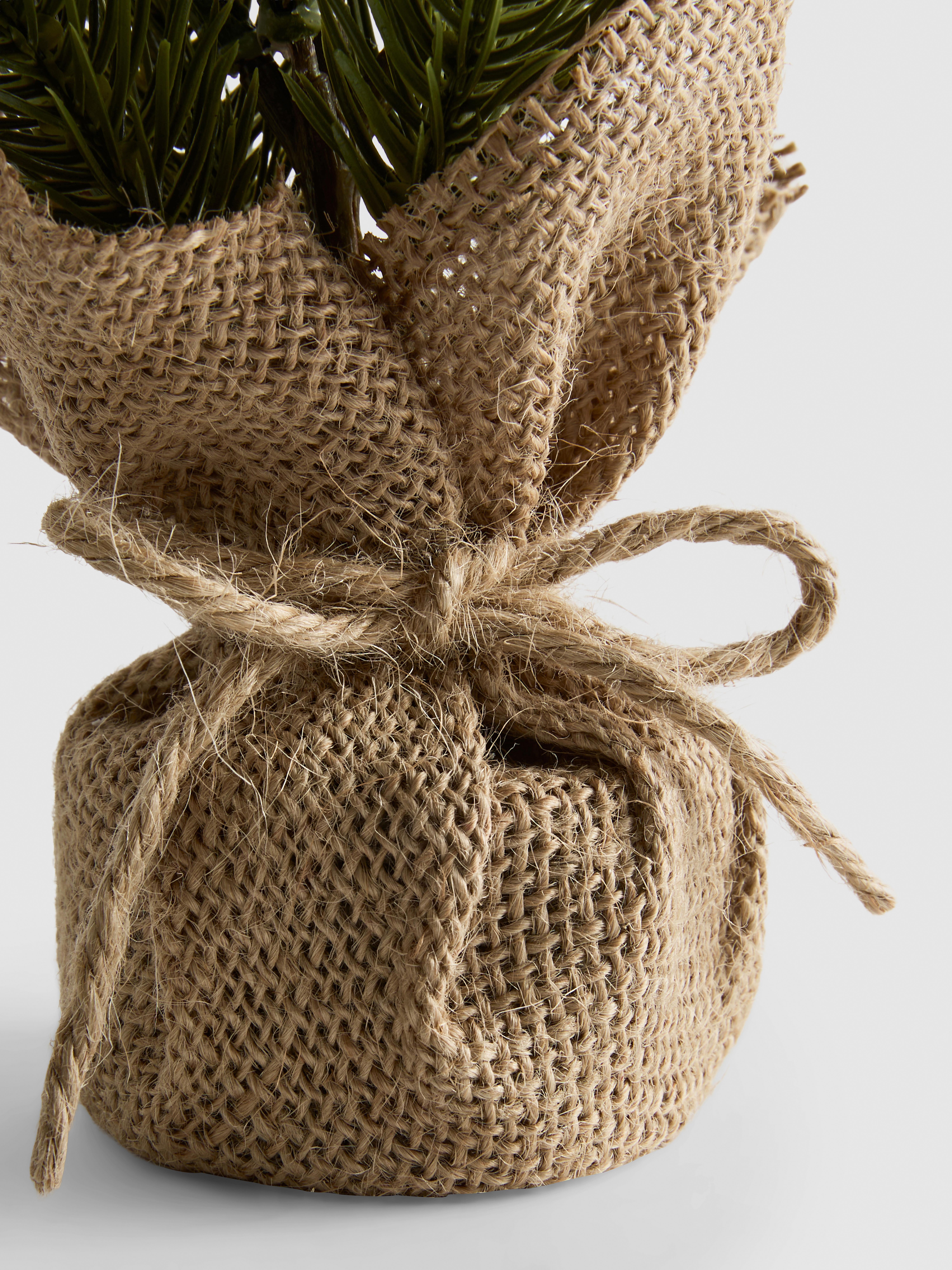 Verpackter, künstlicher Mini-Weihnachtsbaum