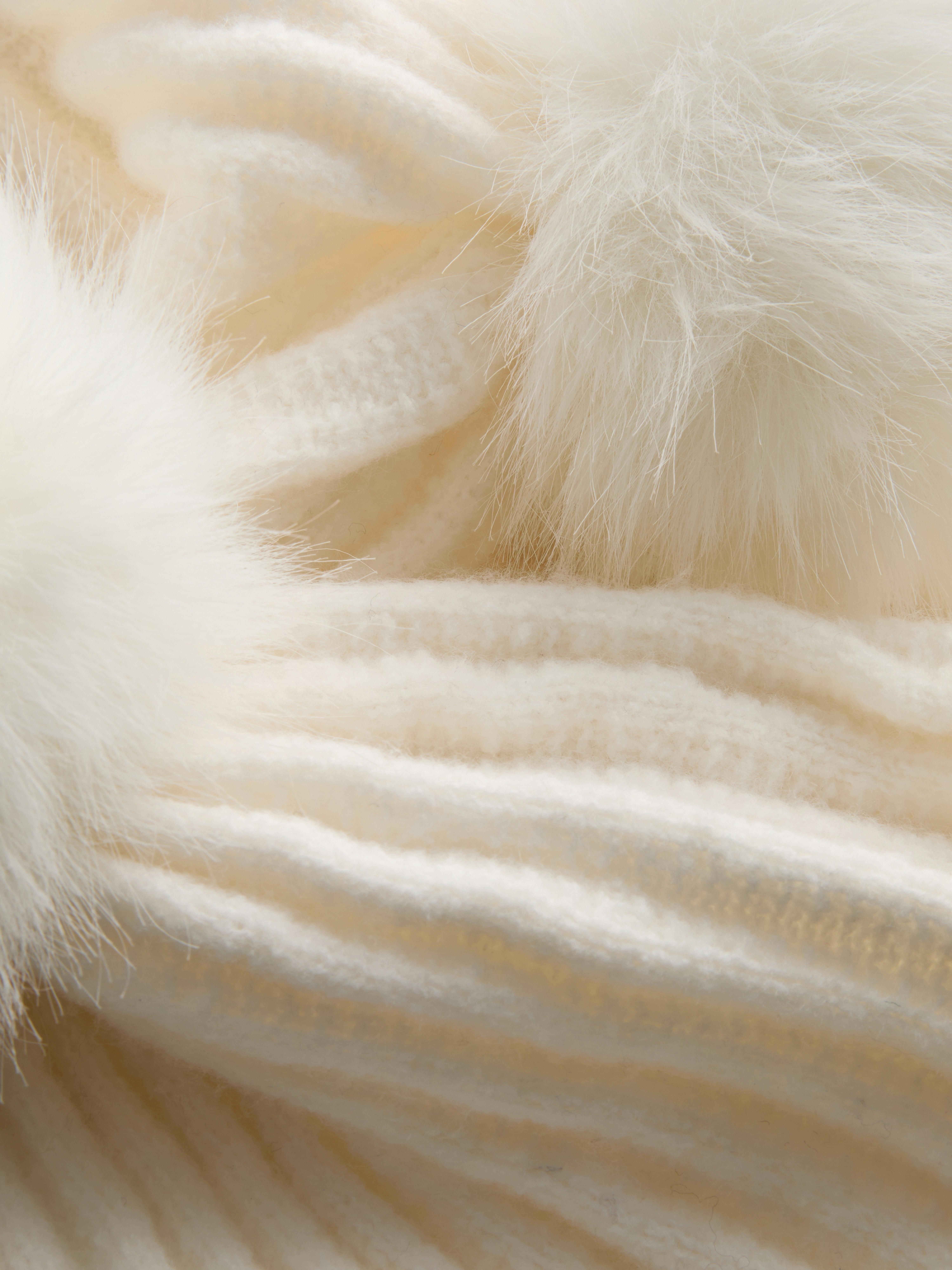Ribbed Knit Faux Fur Pom-Pom Scarf