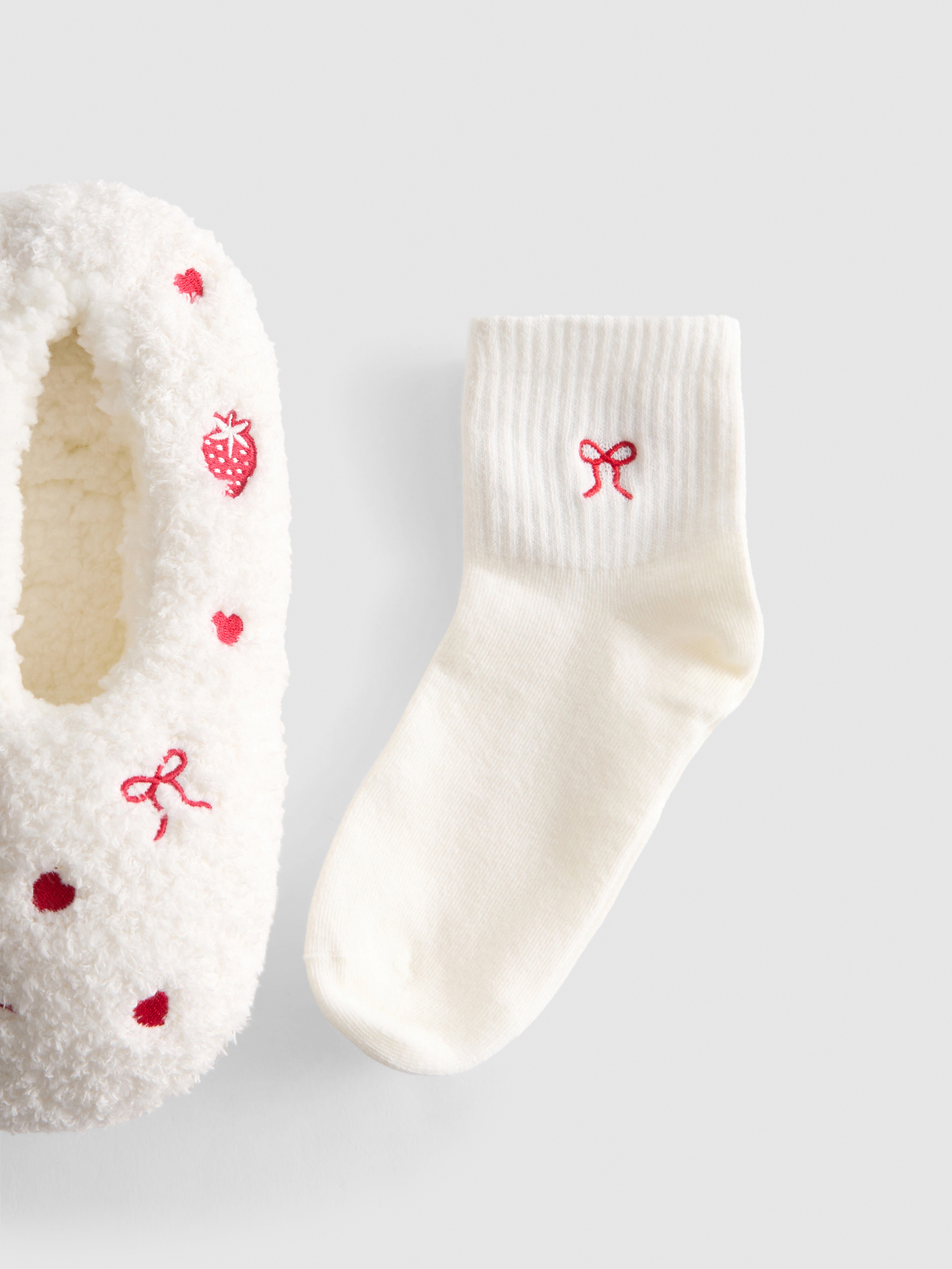 Womens Red 1pk Embroidered Slipper Socks | Primark