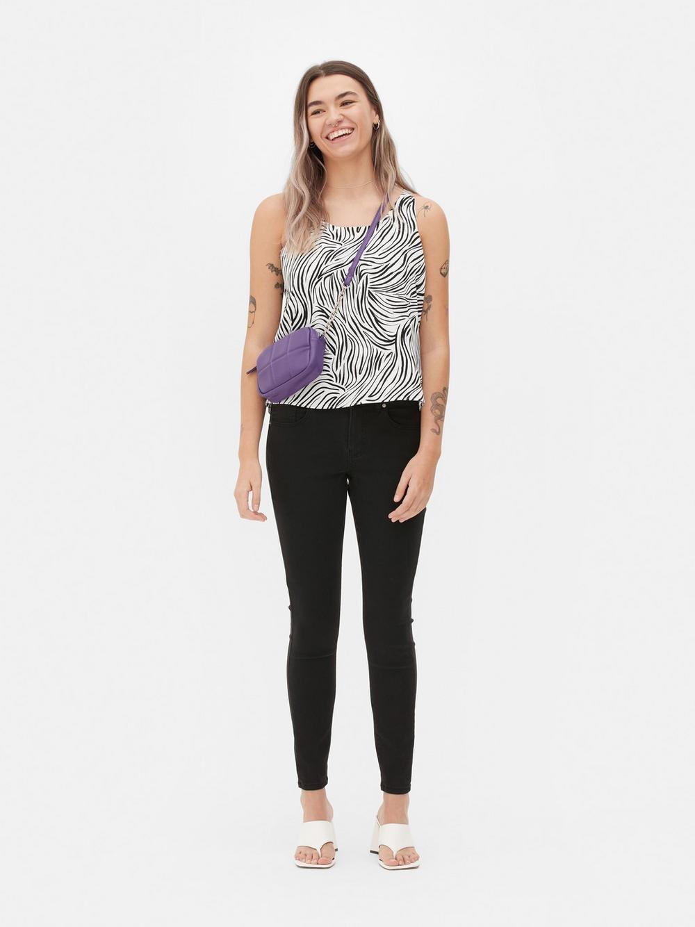 Graphic Print Scoop Neck Vest