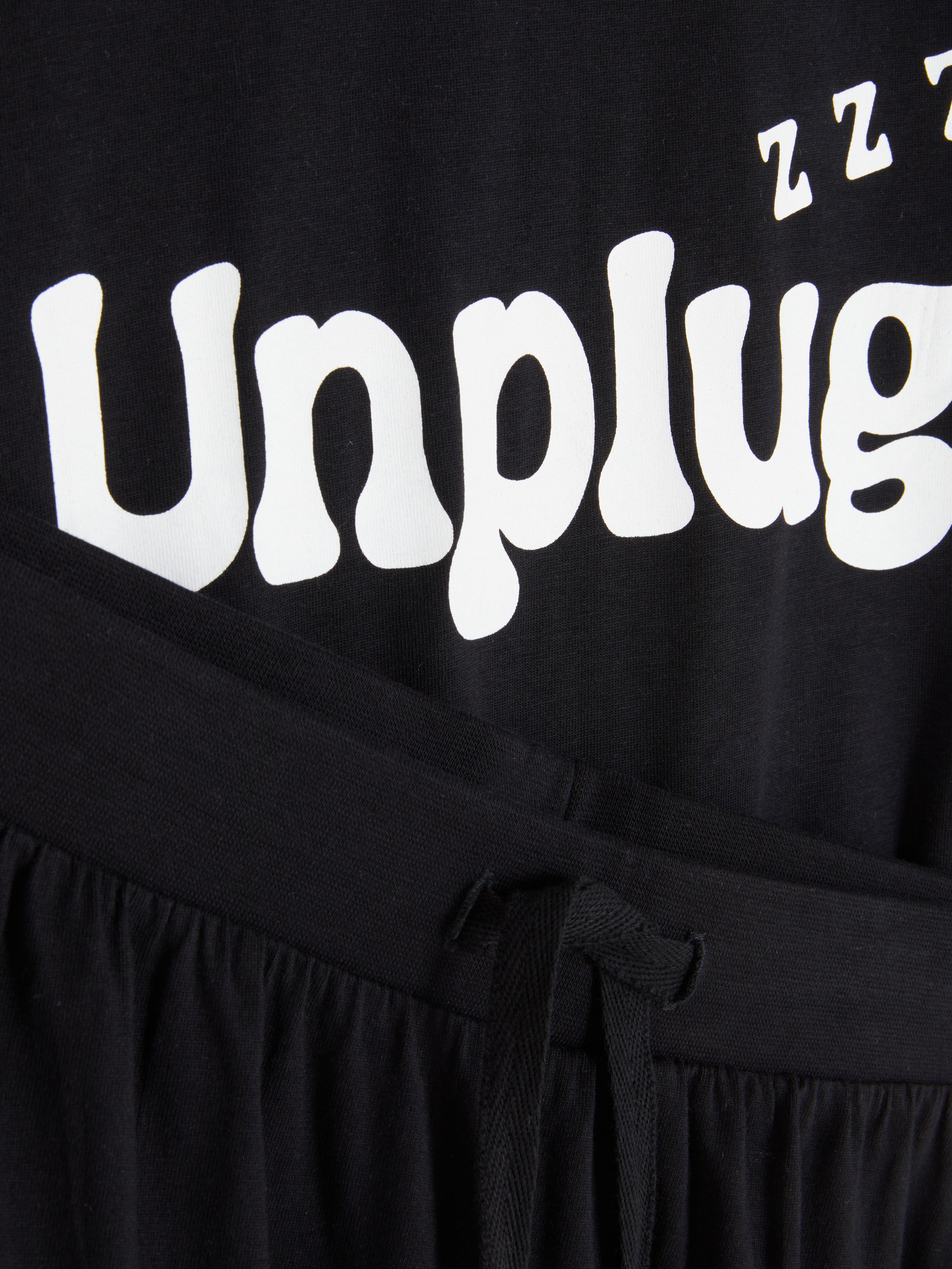 T-shirt and Trousers Pyjama Set